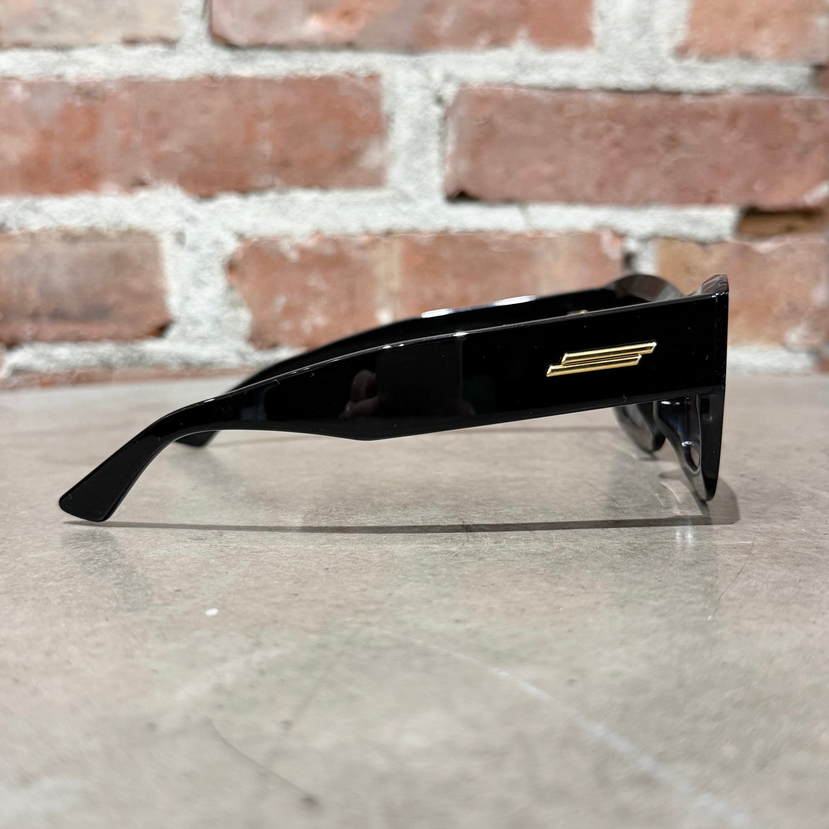 BOTTEGA VENETA BV1357S SQUARE FRAME SUNGLASSES ‘BLACK’
