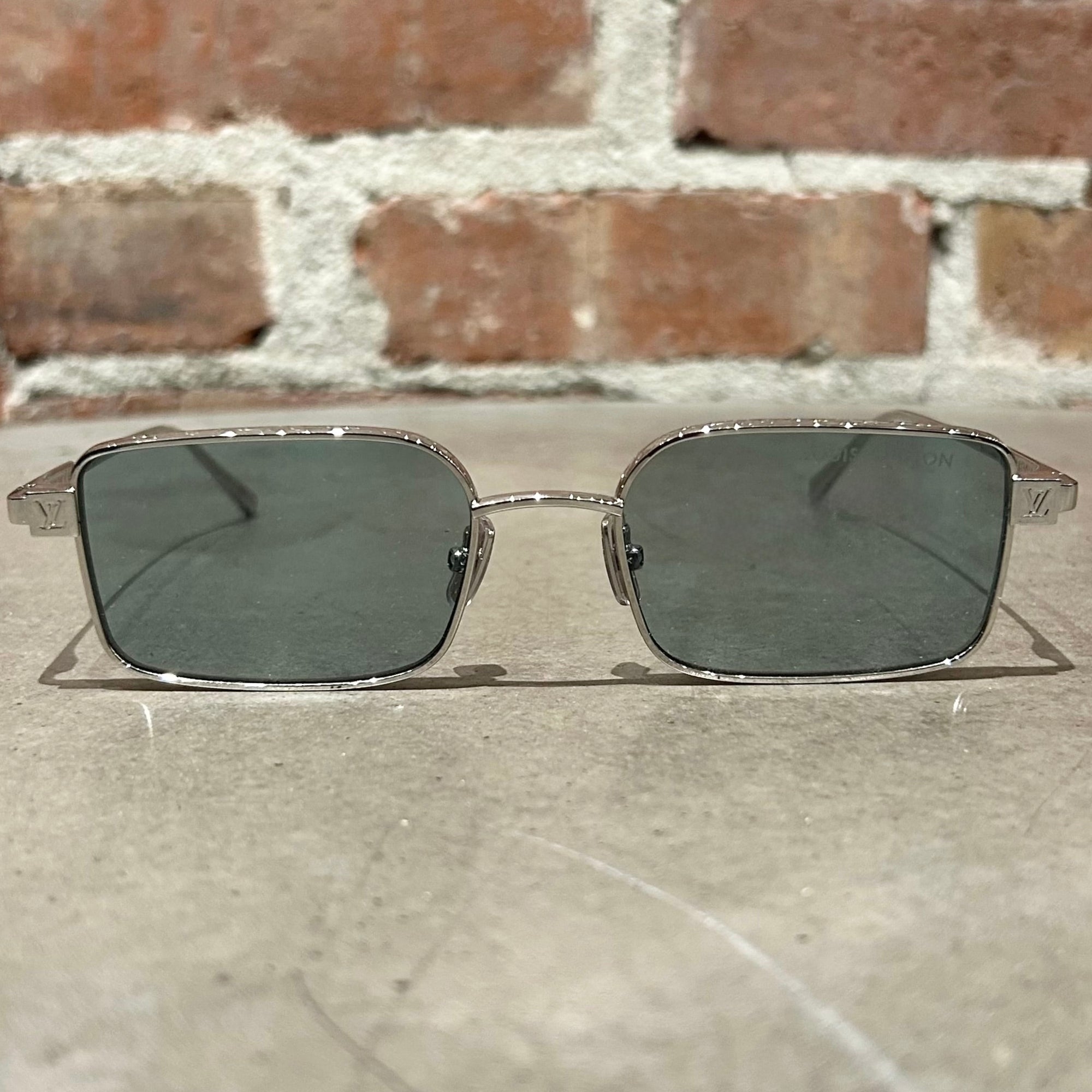 LOUIS VUITTON PURE SQUARE S00 SUNGLASSES ‘SILVER’