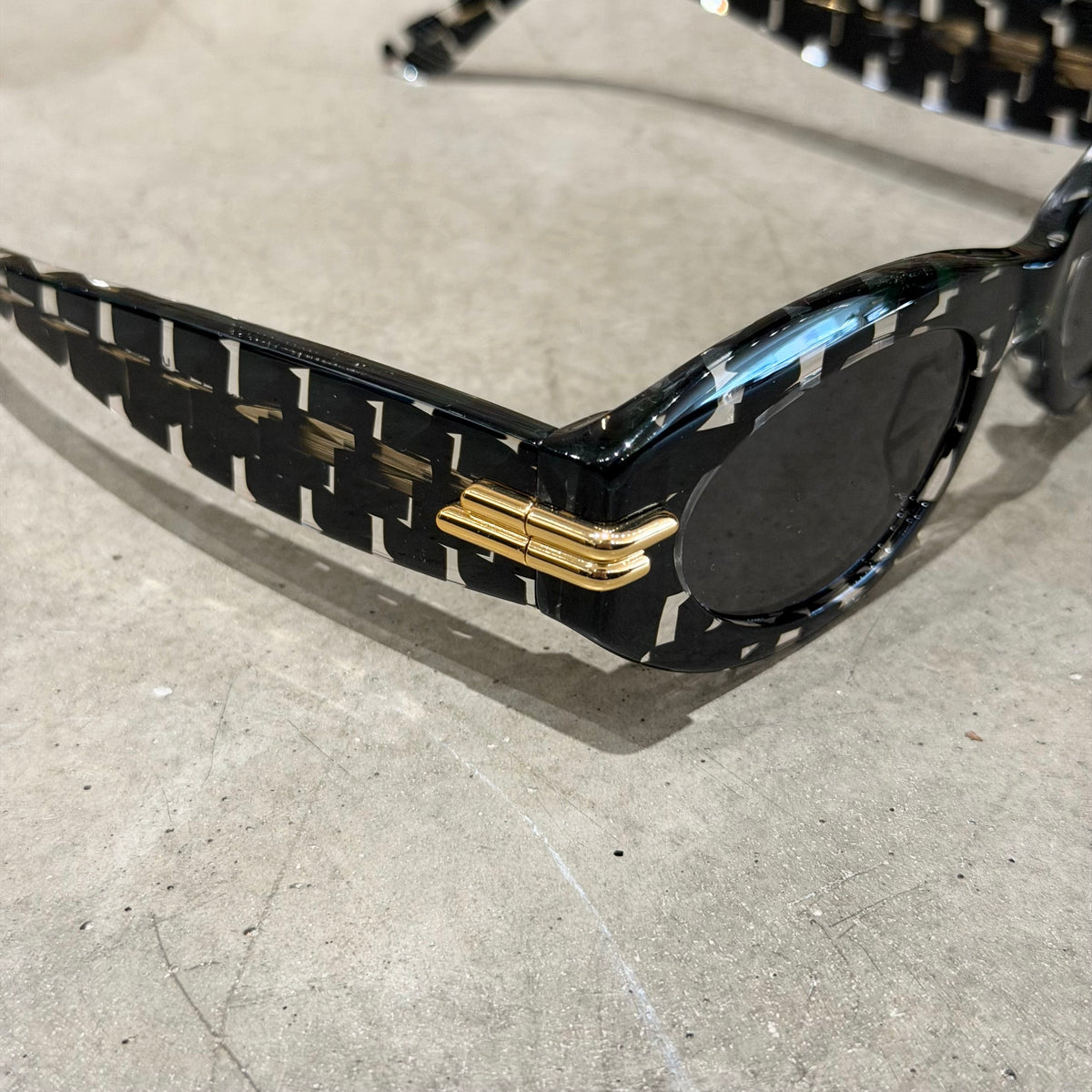 BOTTEGA VENETA BV1322S CLEAR WEAVE SUNGLASSES ‘MULTI’