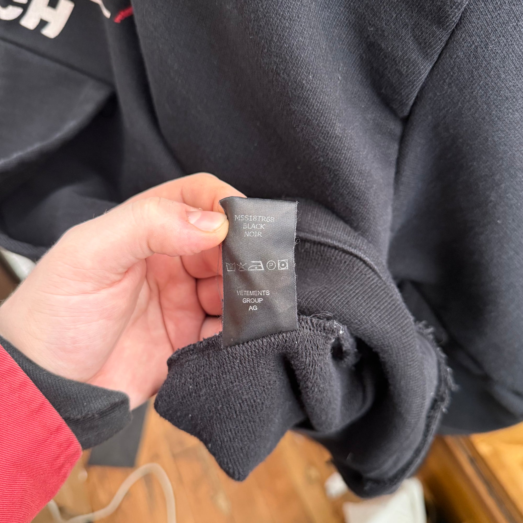 VETEMENTS SS18 ZURICH REVERSIBLE ZIP UP HOODIE ‘BLACK’