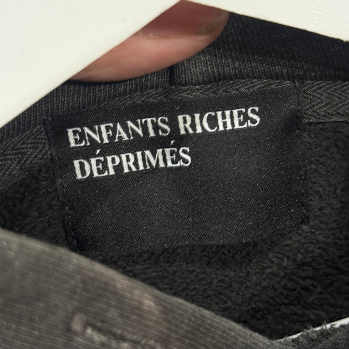 ENFANTS RICHES DEPRIMES FW25 KATHOLISCHES TOOTHBRUSH HOODIE ‘DARK GRAY’