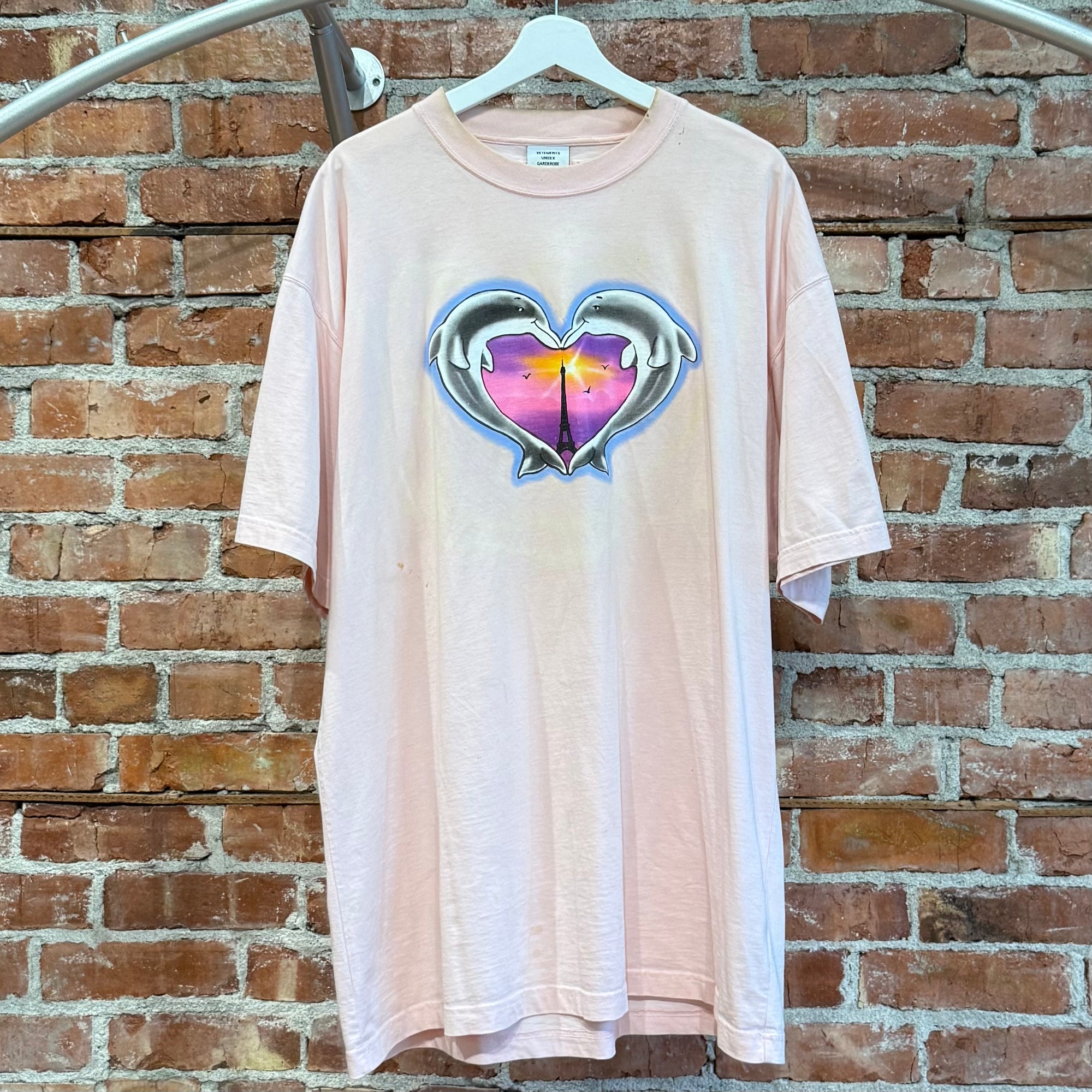 VETEMENTS LIMITED EDITION DOLPHIN TOWER LOVE TEE ‘PINK’