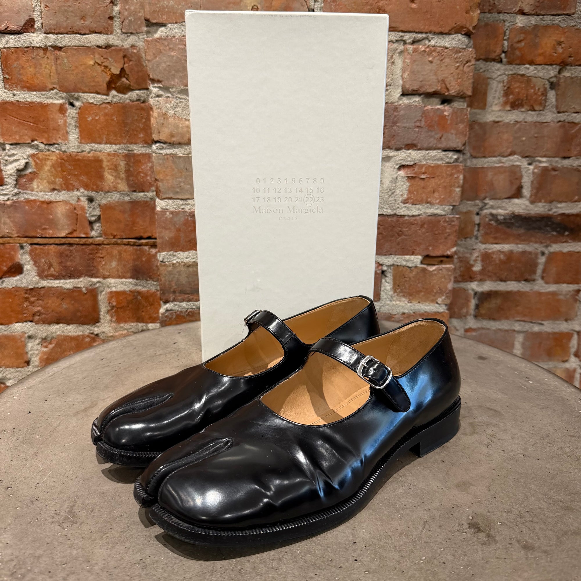 MAISON MARGIEALA MARY JANE LEATHER TABIS ‘BLACK’