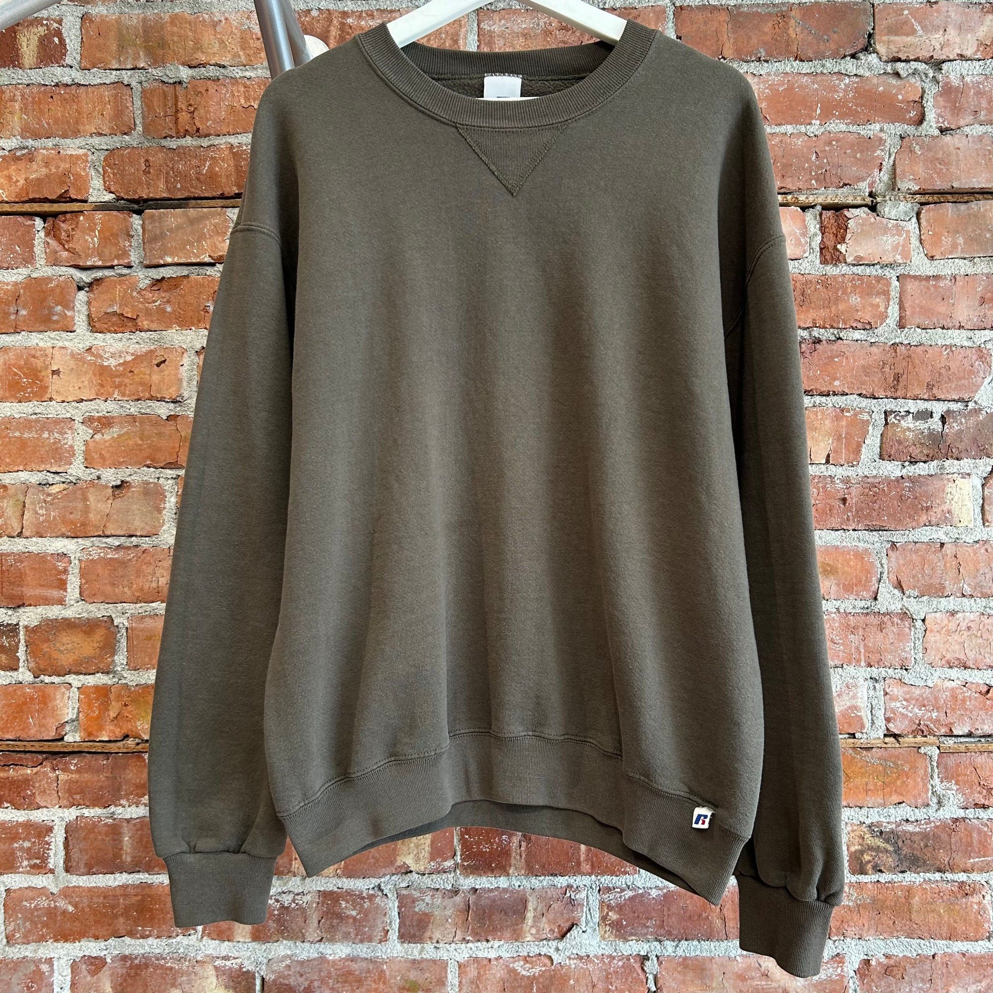 RUSSELL ATHETLIC 90S VINTAGE FADER CREWNECK ‘BROWN’