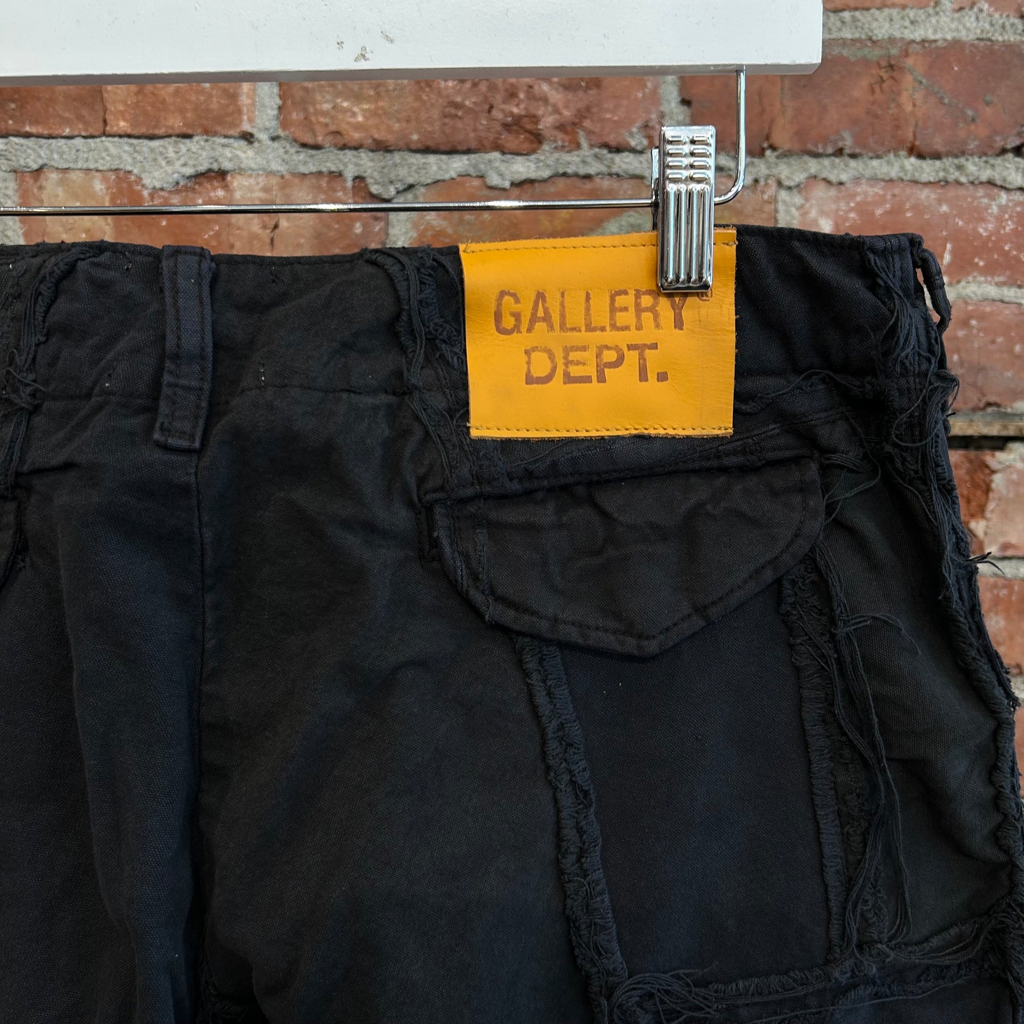 GALLERY DEPT. DISTRESSED PROGRAMMER CARGO PANTS ‘BLACK’
