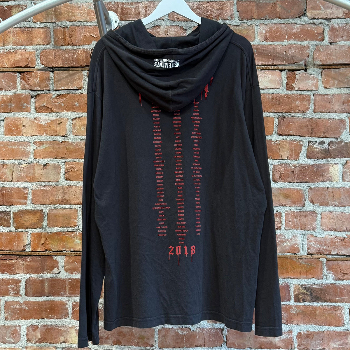 VETEMENTS AW18 HEAVY METAL TOUR HOODIE ‘BLACK’