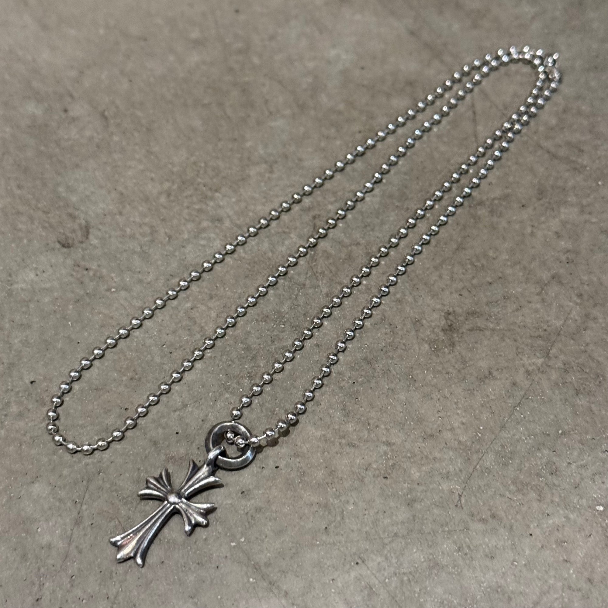 CHROME HEARTS TINY CROSS NECKLACE ‘SILVER’