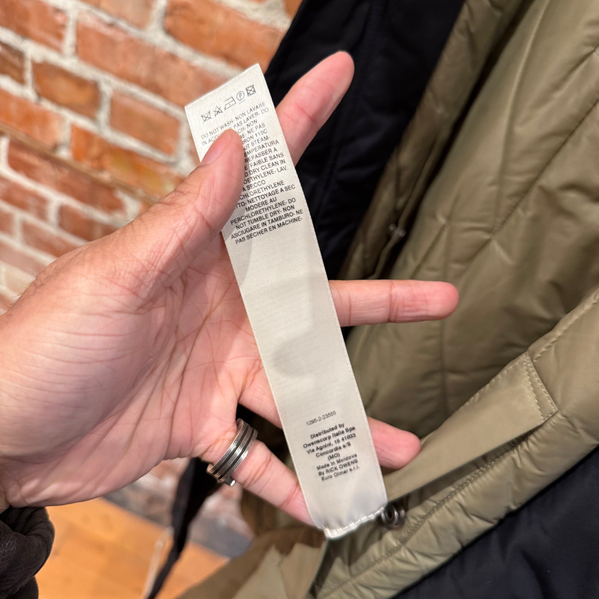 RICK OWENS FISHTAIL PARKA ‘BLACK’