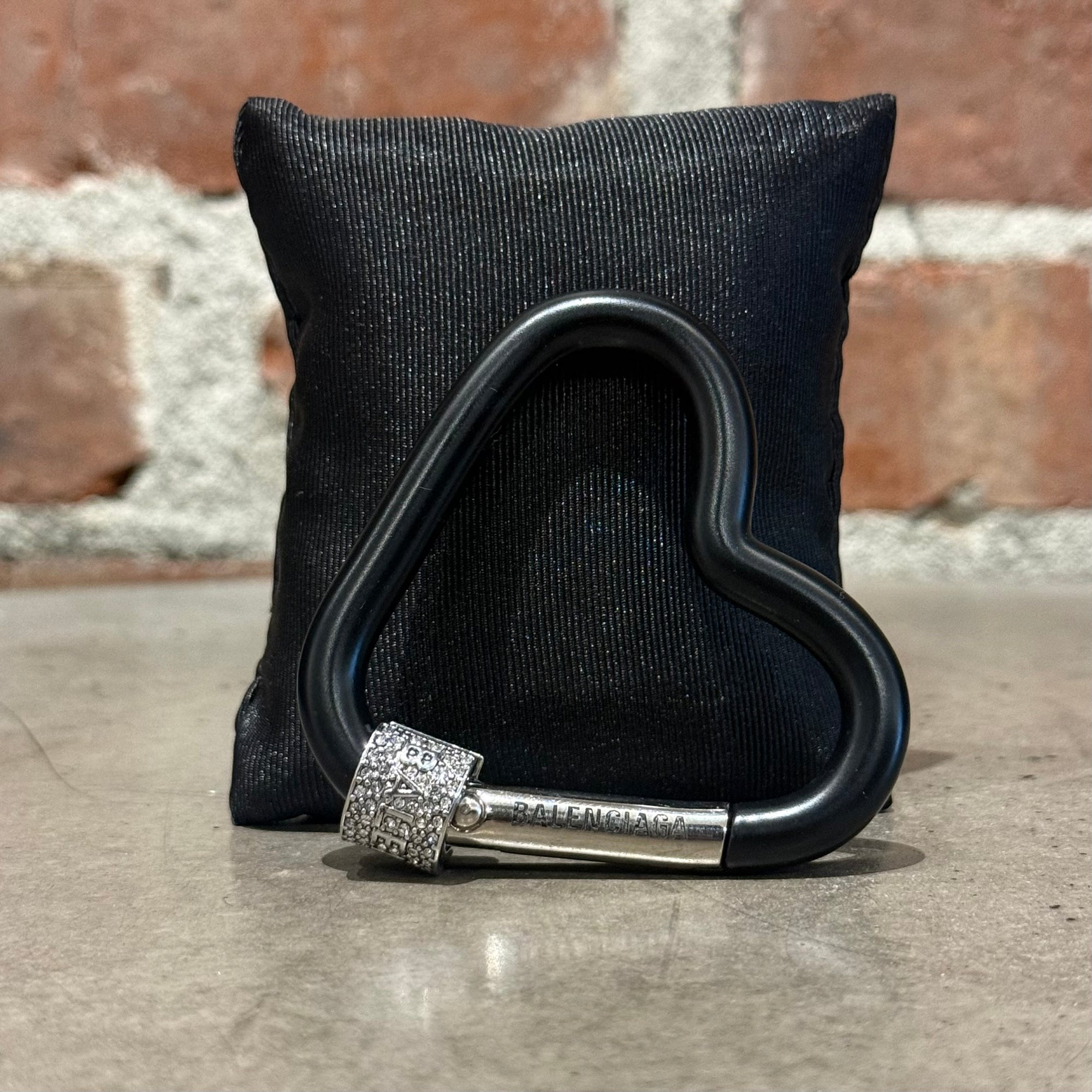 BALENCIAGA LOCKING LOVE HEART CARABINER ‘BLACK’