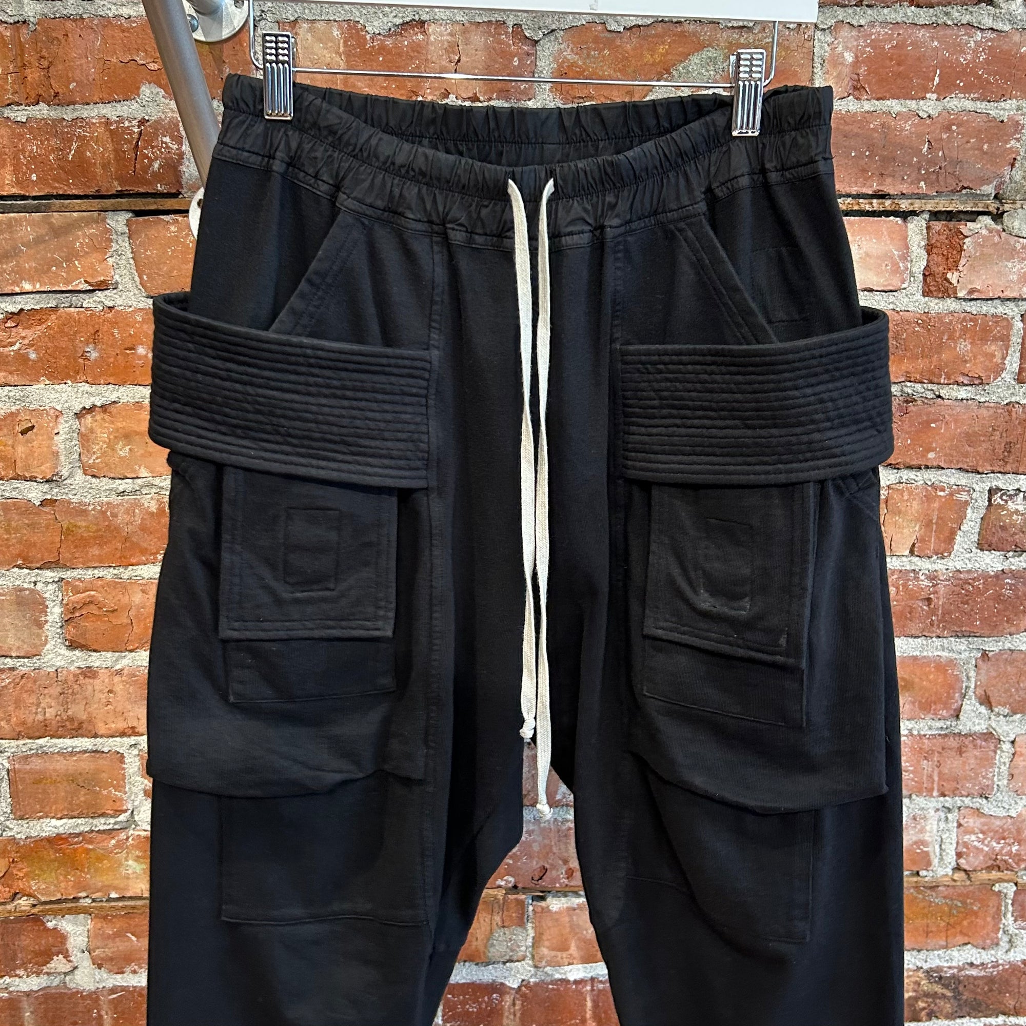 RICK OWENS FW23 LUXOR DRKSDHW RIG CREATCH CARGOS ‘BLACK’
