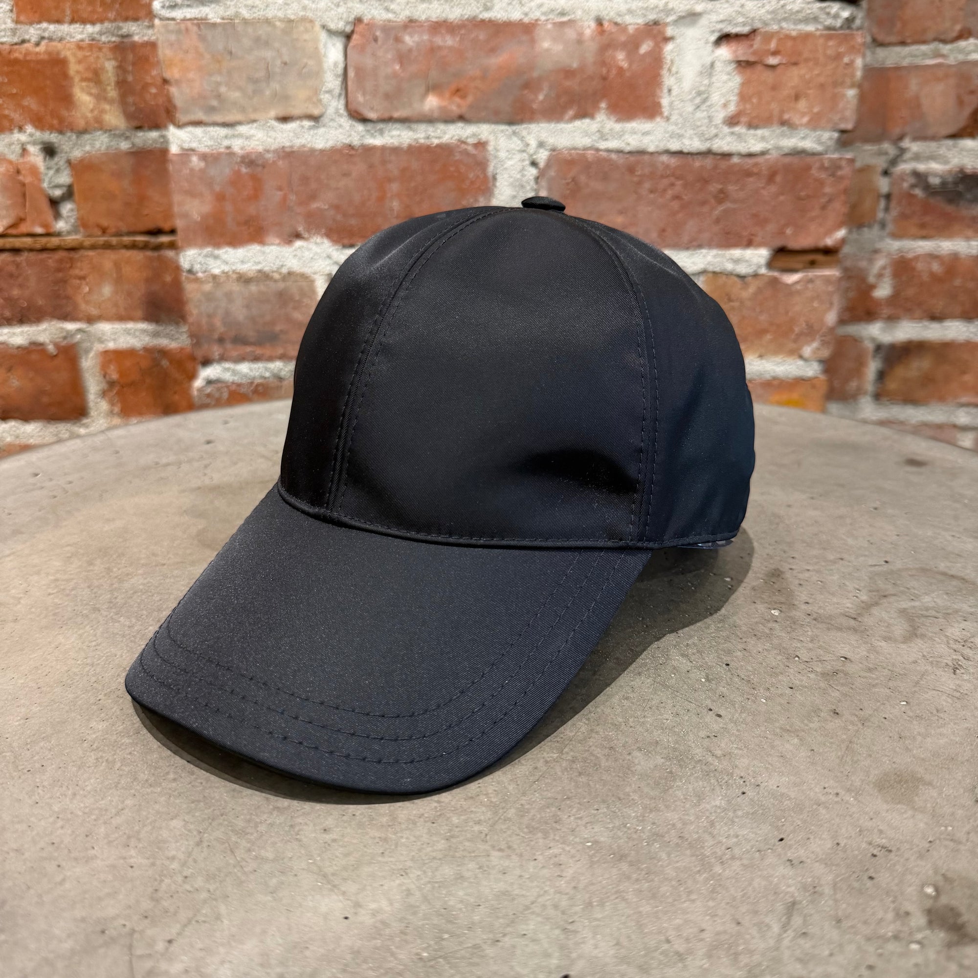 PRADA RE-NYLON BADGE BASEBALL CAP ‘BLACK’