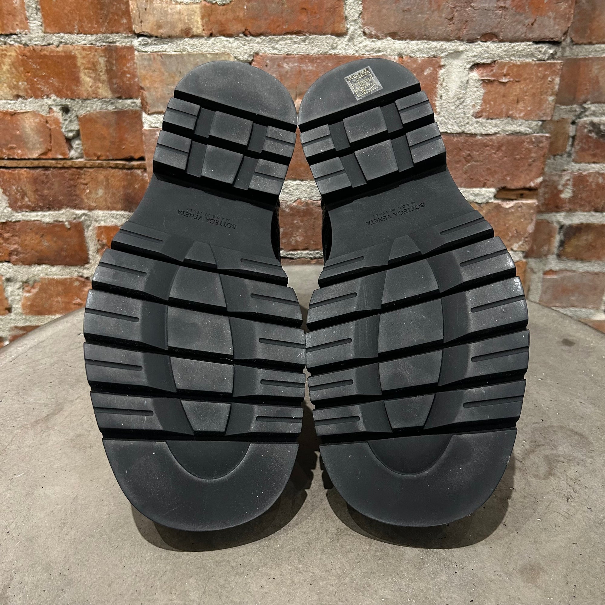 BOTTEGA VENETA HADDOCK ANKLE ZIP BOOTS ‘BLACK’