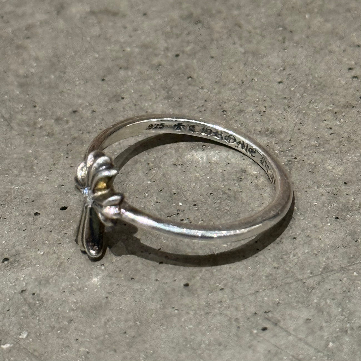 CHROME HEARTS DIAMOND CROSS BUBBLEGUM RING ‘SILVER’
