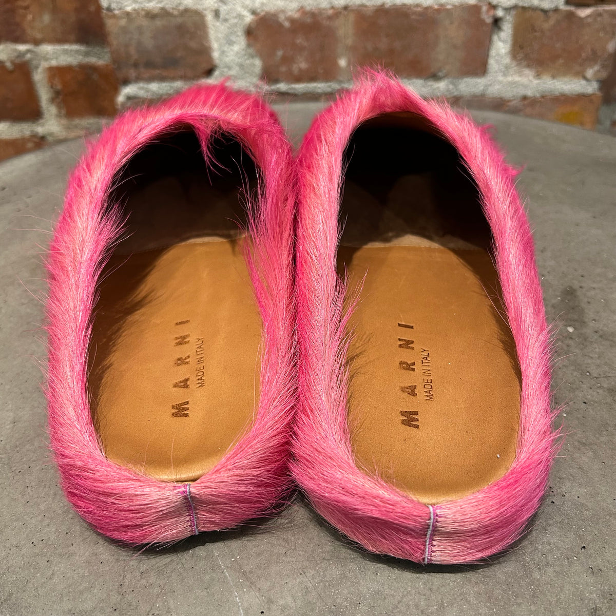MARNI FUSSBETT FUR MULES ‘PINK’