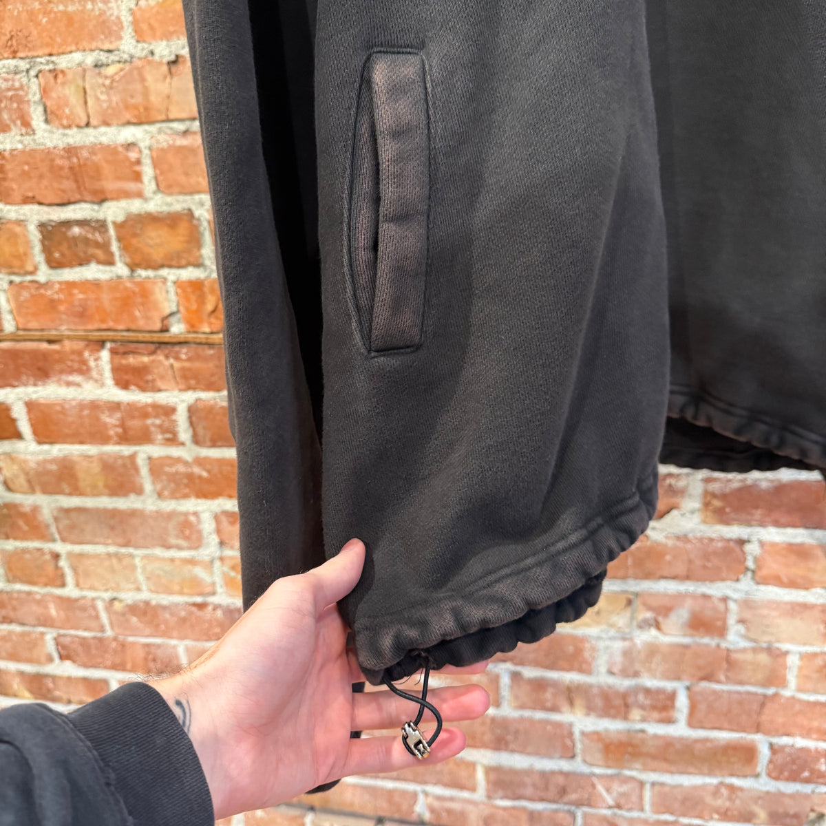 THUG CLUB POCKET CREWNECK ‘BLACK’