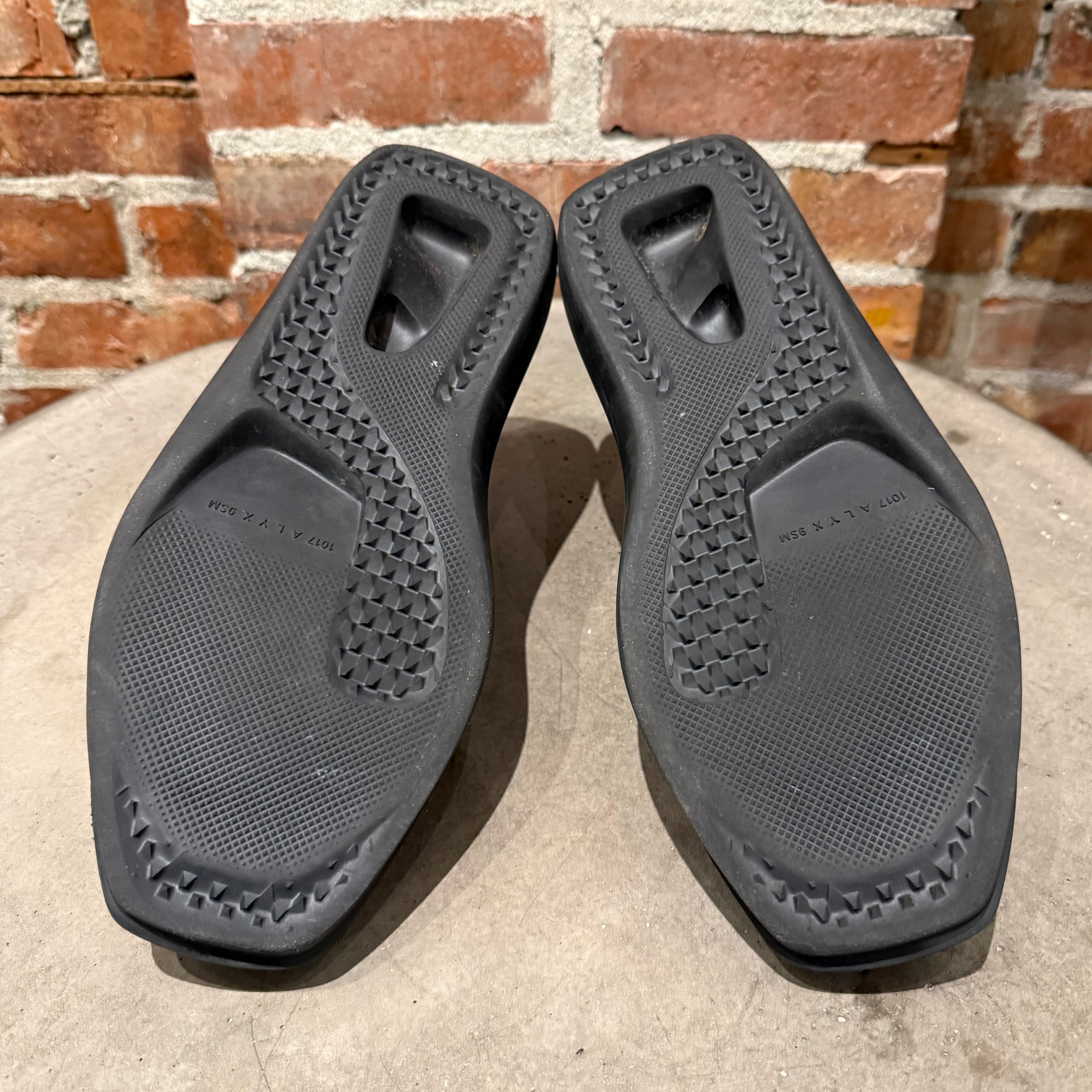 1017 ALYX 9SM MONO HIKING SNEAKER 'BLACK' – Sadō Room