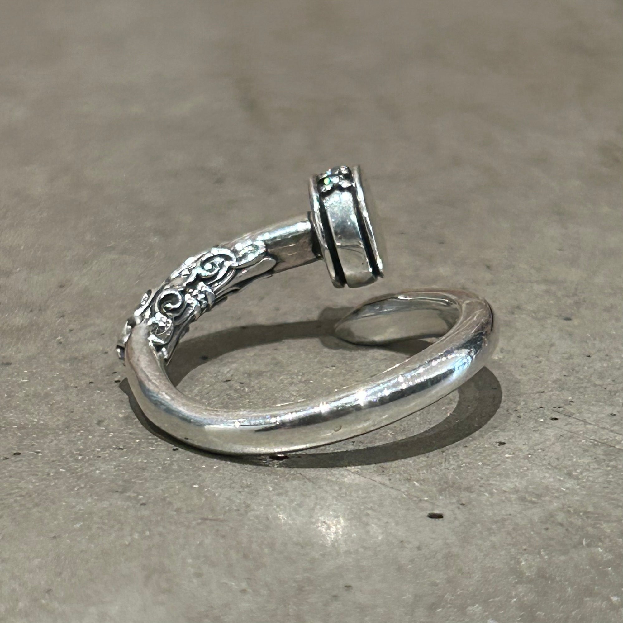 DEAL DESIGN NAIL RING 'SILVER'