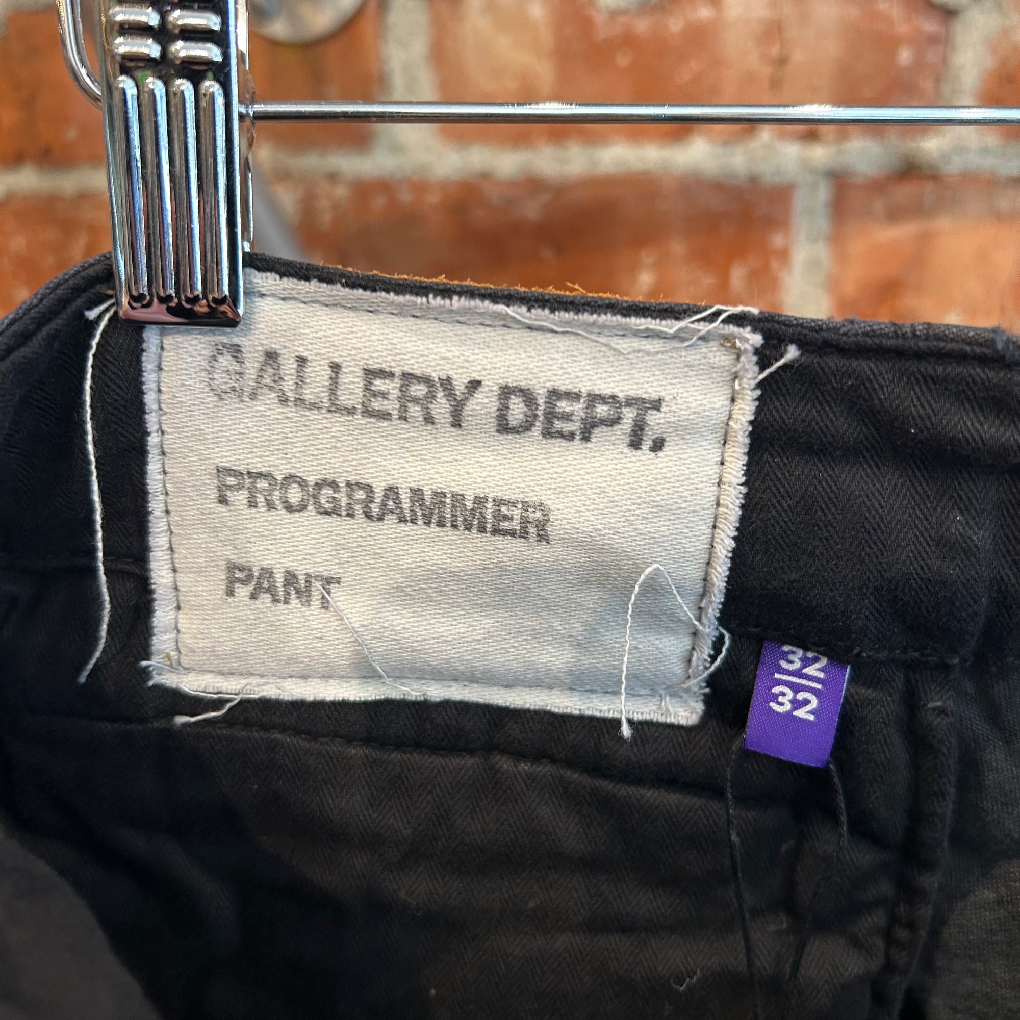 GALLERY DEPT. DISTRESSED PROGRAMMER CARGO PANTS ‘BLACK’