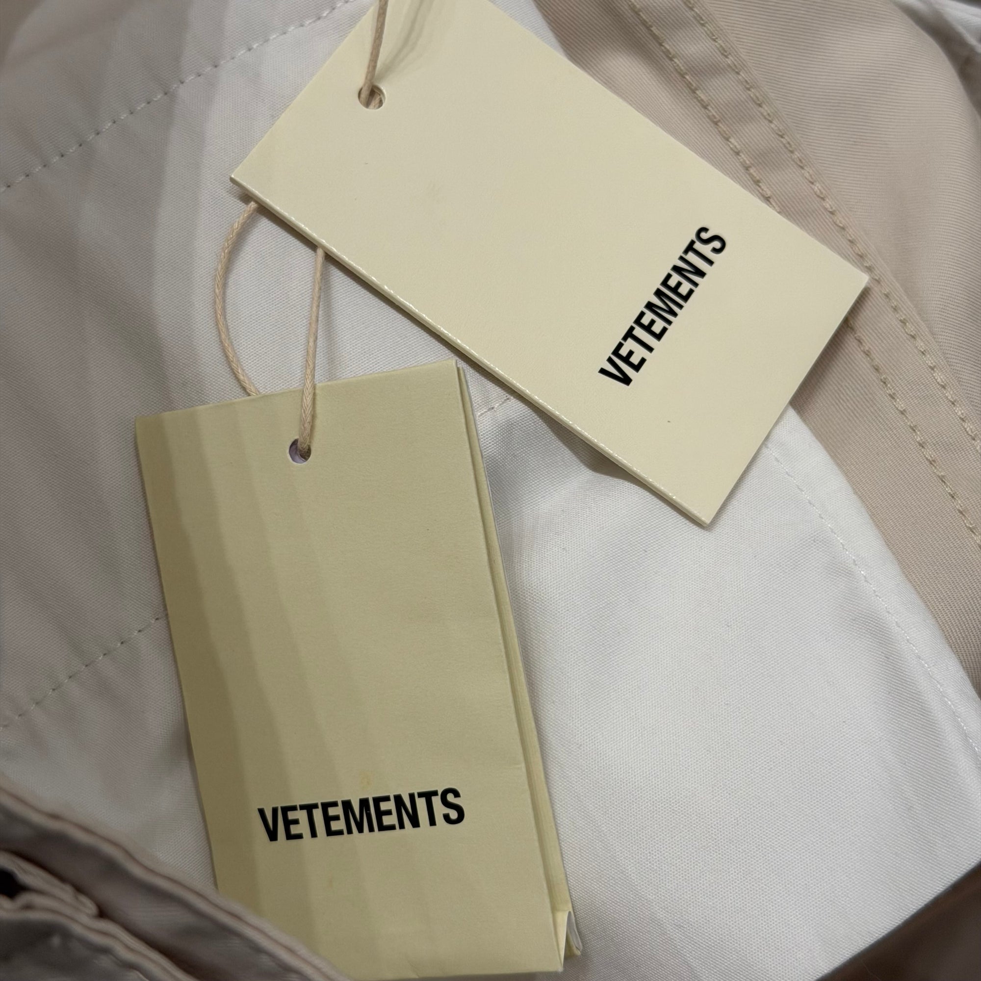 VETEMENTS SS25 CARGO SHORTS ‘WHITE’