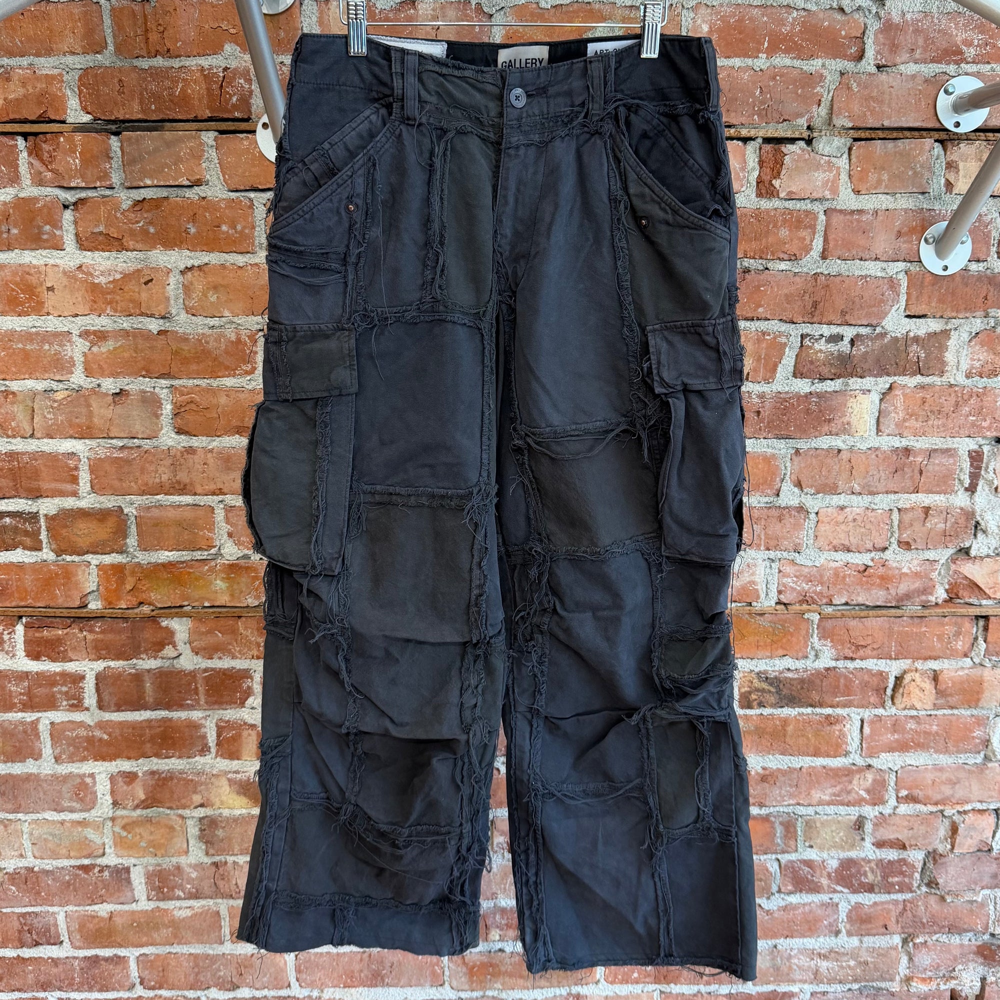 GALLERY DEPT. DISTRESSED PROGRAMMER CARGO PANTS ‘BLACK’