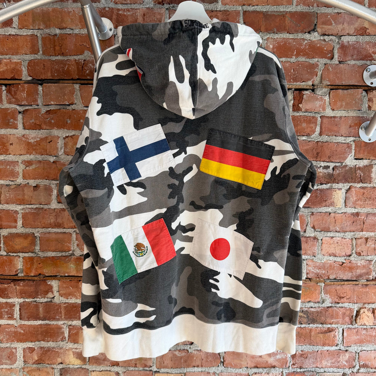 SUPREME FW14 INTERNATIONAL FLAGS HOODIE ‘SNOW CAMO’
