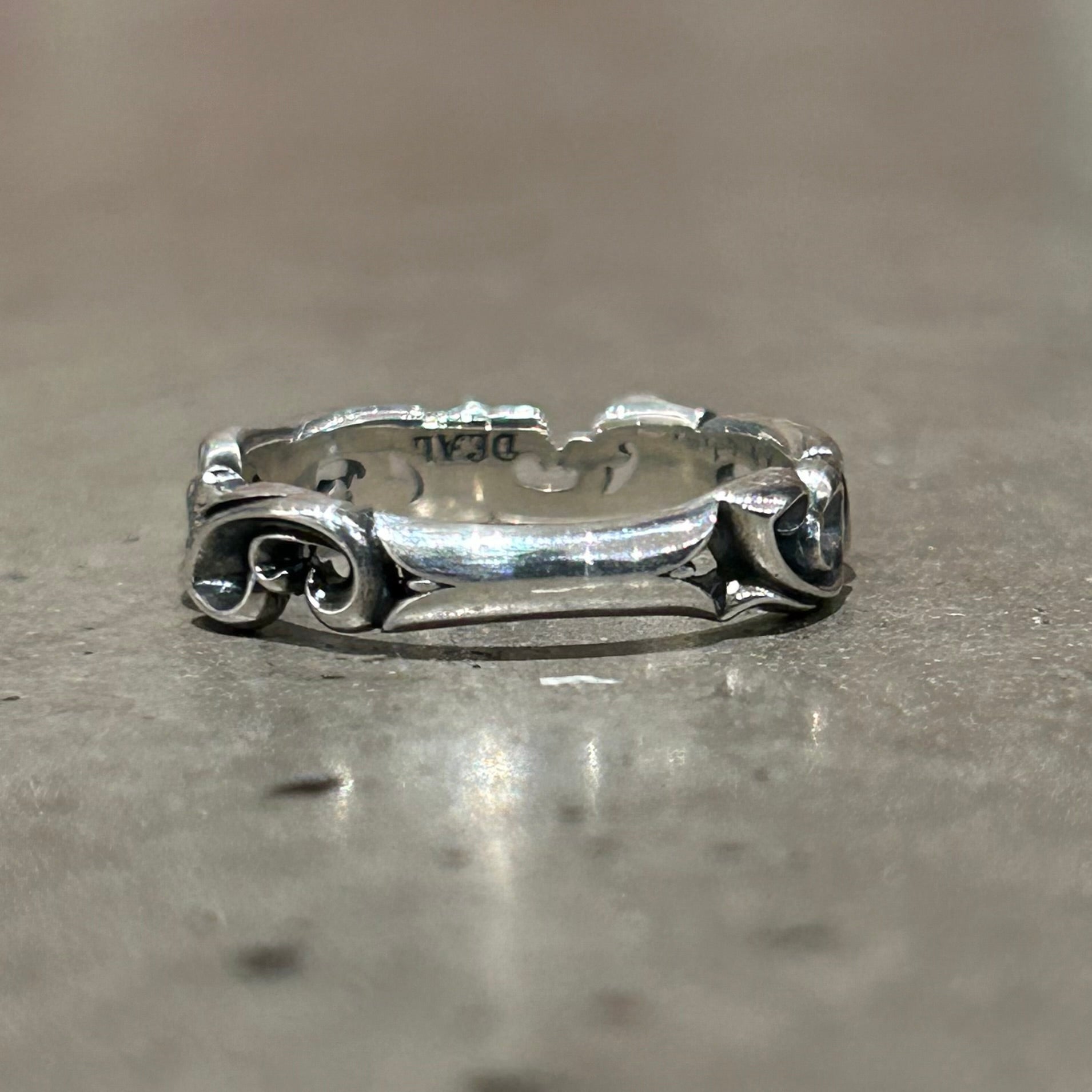 DEAL DESIGN NARROW FLORAL RING ‘SILVER’