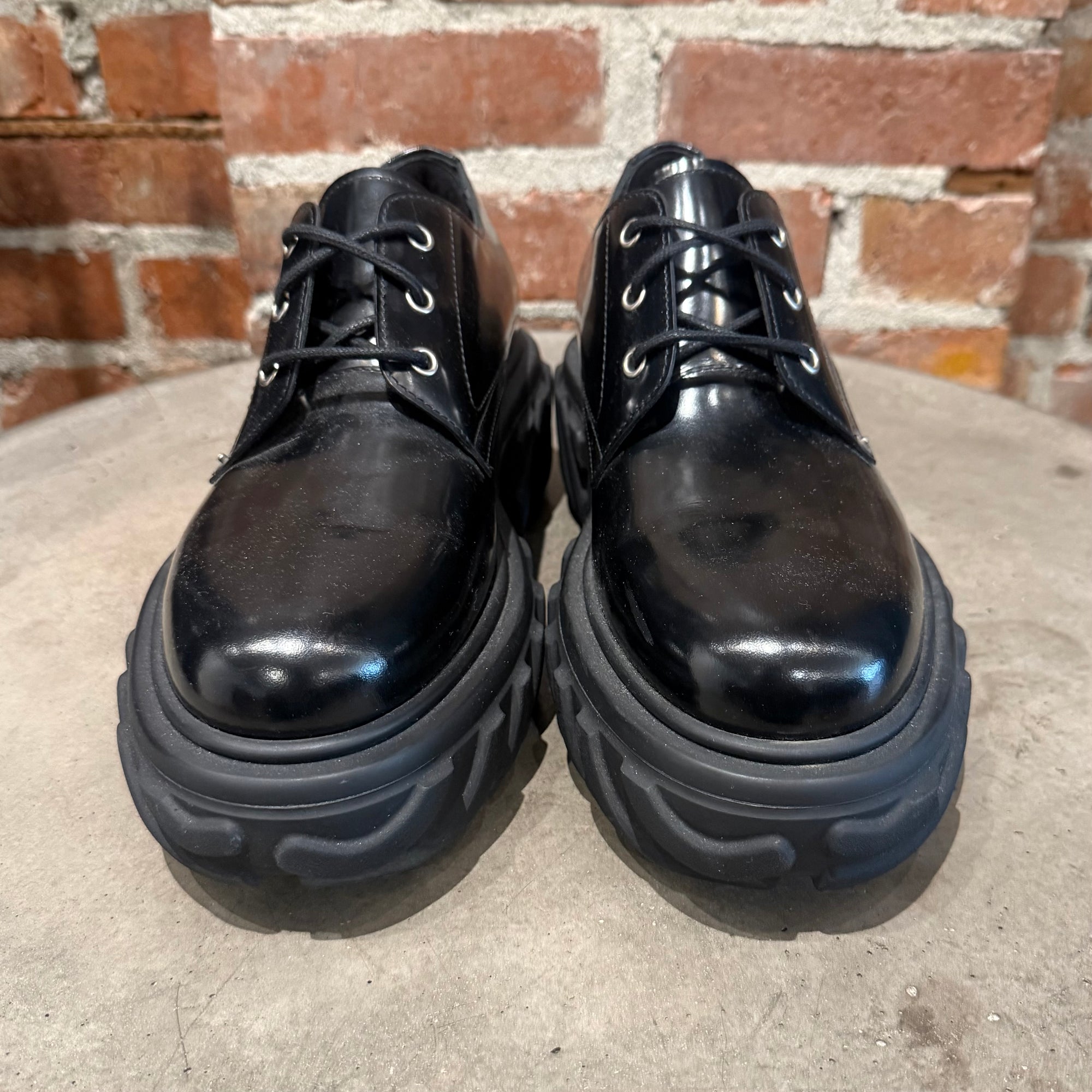 OFF-WHITE TRACTOR SOLE DERBIES ‘BLACK’