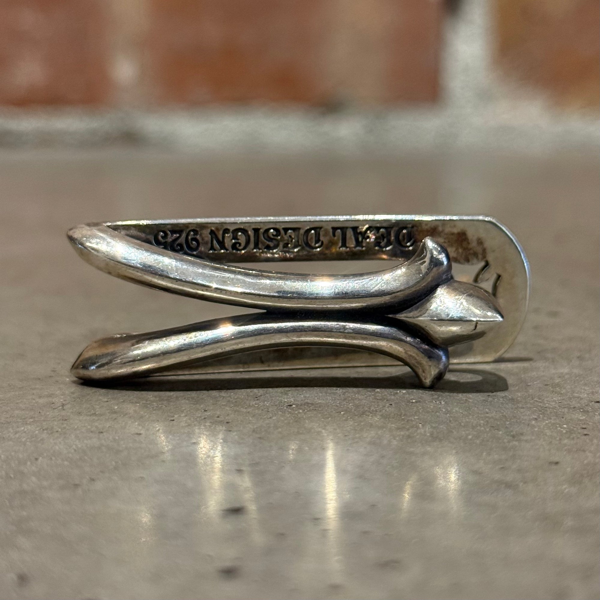 DEAL DESIGN LILY END BELT KEEPER ‘SILVER’