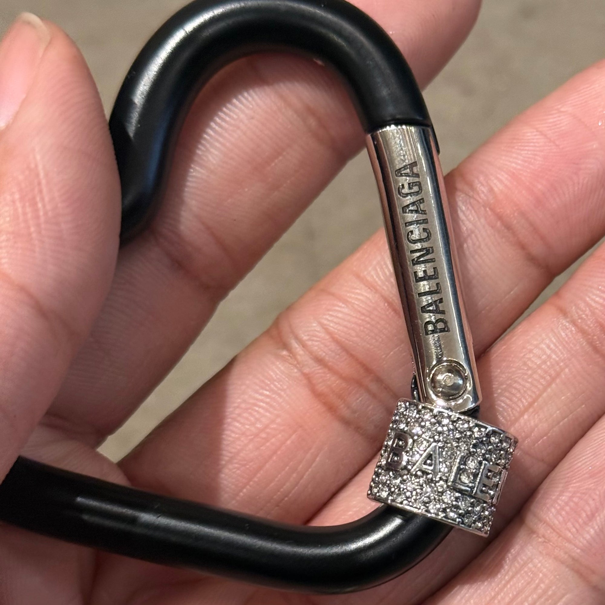 BALENCIAGA LOCKING LOVE HEART CARABINER ‘BLACK’