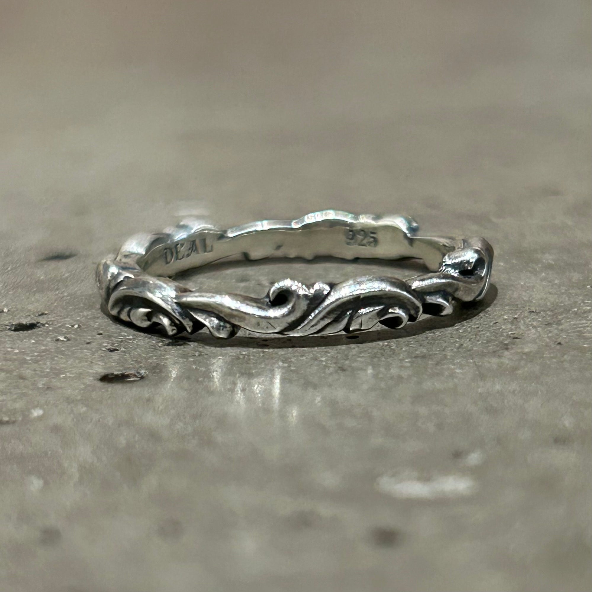 DEAL DESIGN RIPPLE RING ‘SILVER’