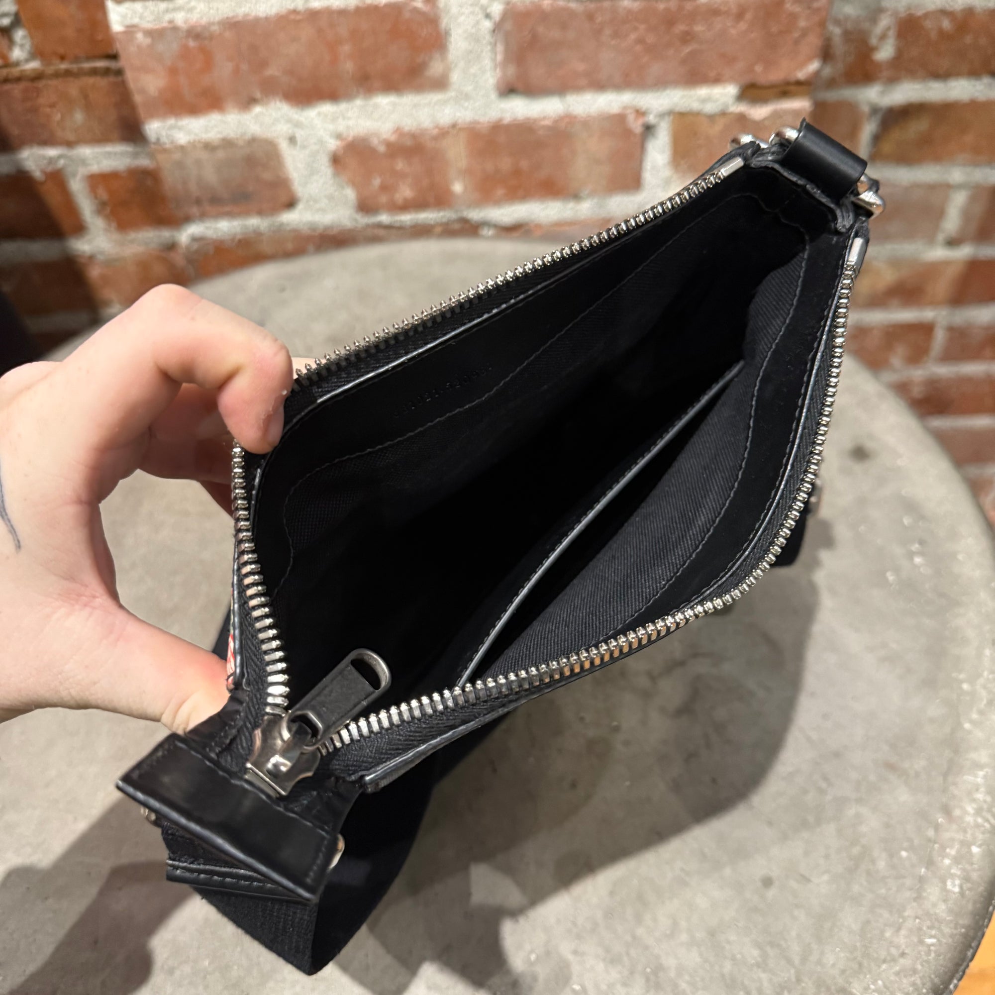 GUCCI GG SUPREME BESTIARY BEE MESSENGER BAG ‘BLACK’