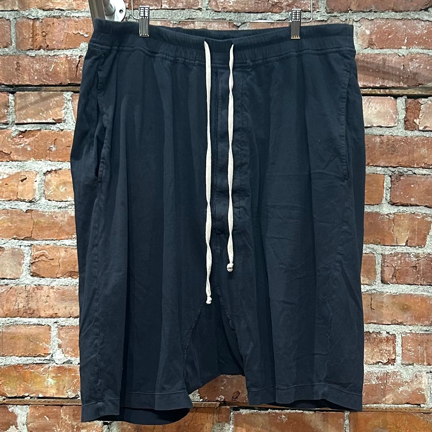 RICK OWENS DRKSDHW POD SHORTS ‘PASSPORT’