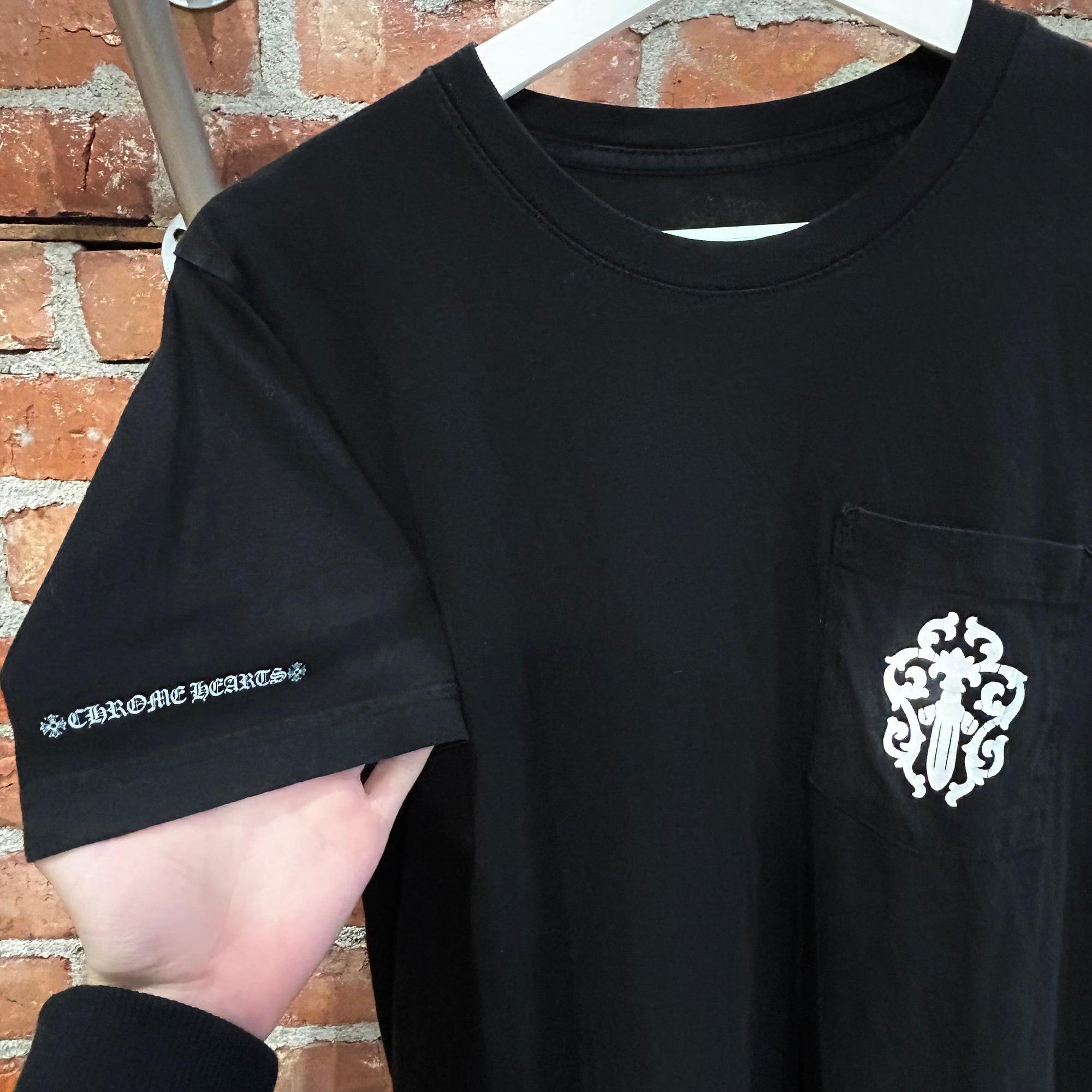 CHROME HEARTS VINE DAGGER POCKET TEE ‘BLACK’
