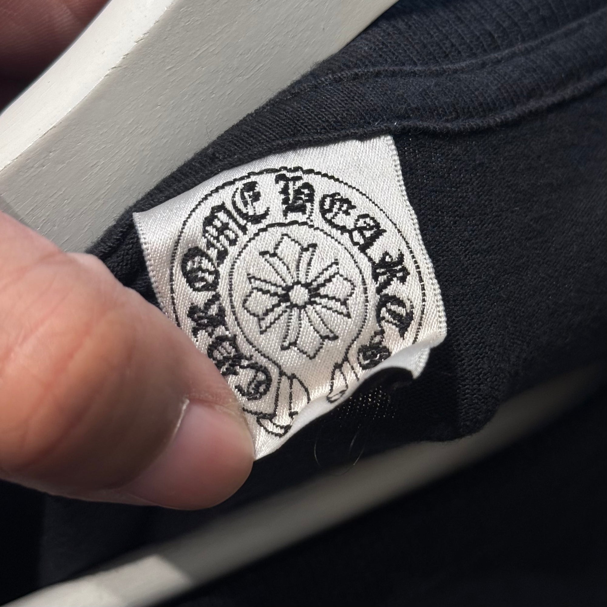CHROME HEARTS VINTAGE SPELLOUT POCKET LONGSLEEVE ‘BLACK/RED’