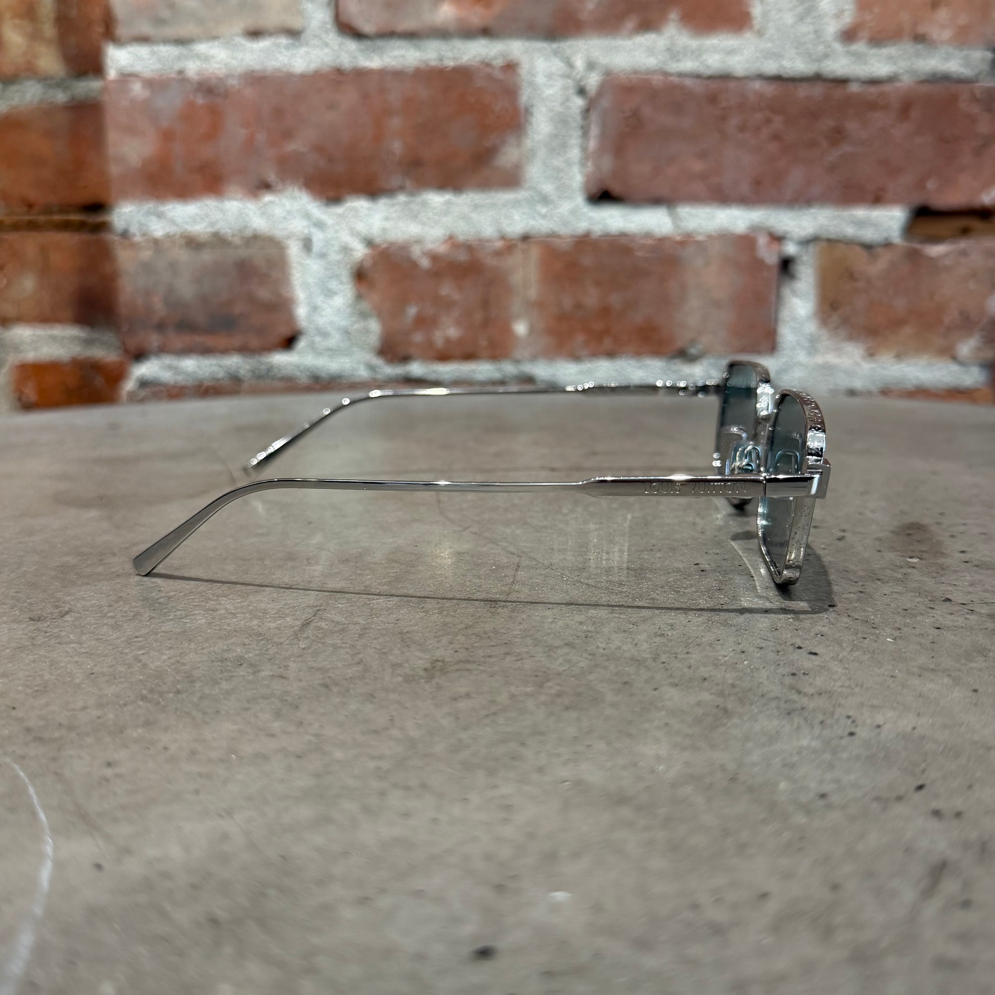 LOUIS VUITTON PURE SQUARE S00 SUNGLASSES ‘SILVER’