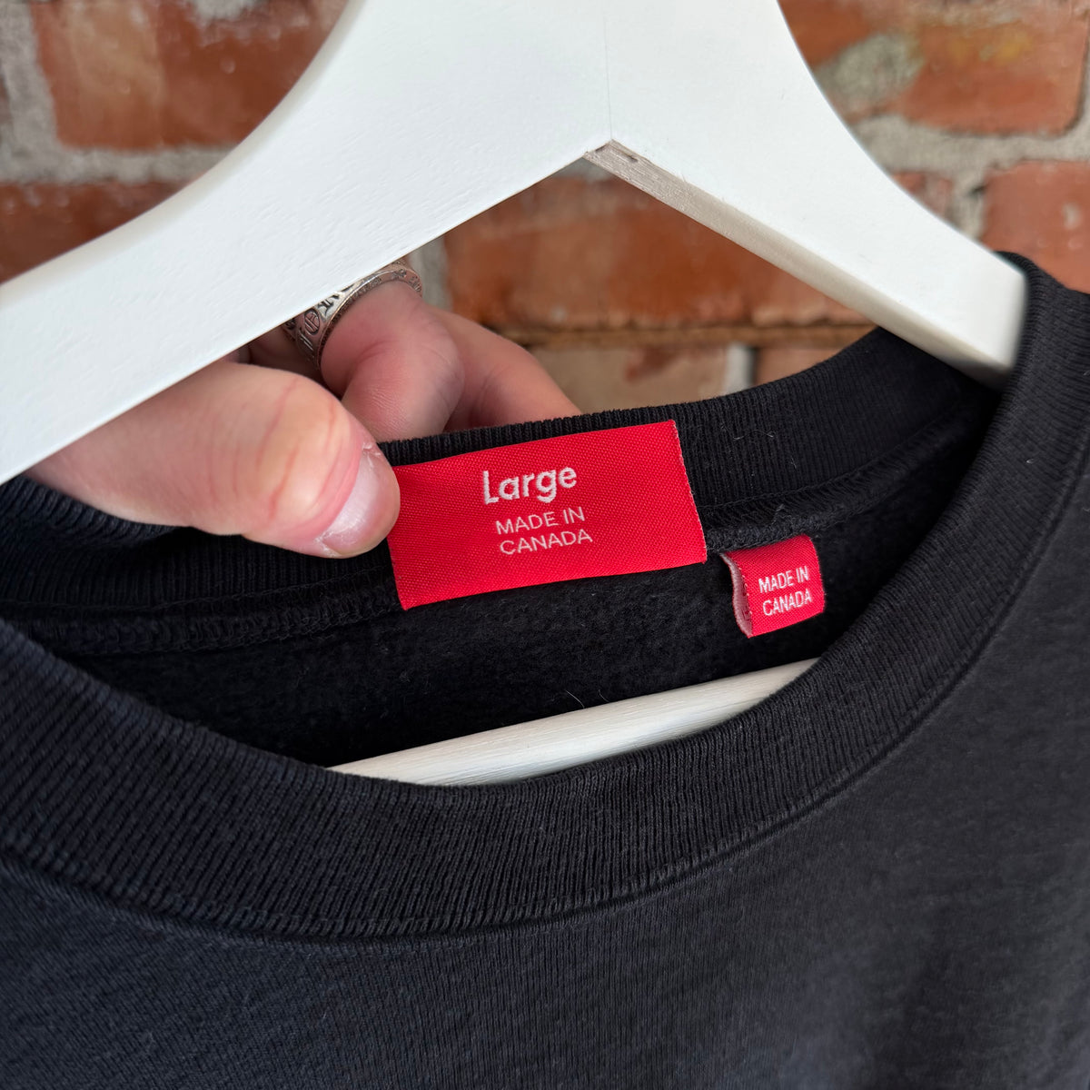 SUPREME FW22 BOX LOGO CREWNECK ‘BLACK/RED’