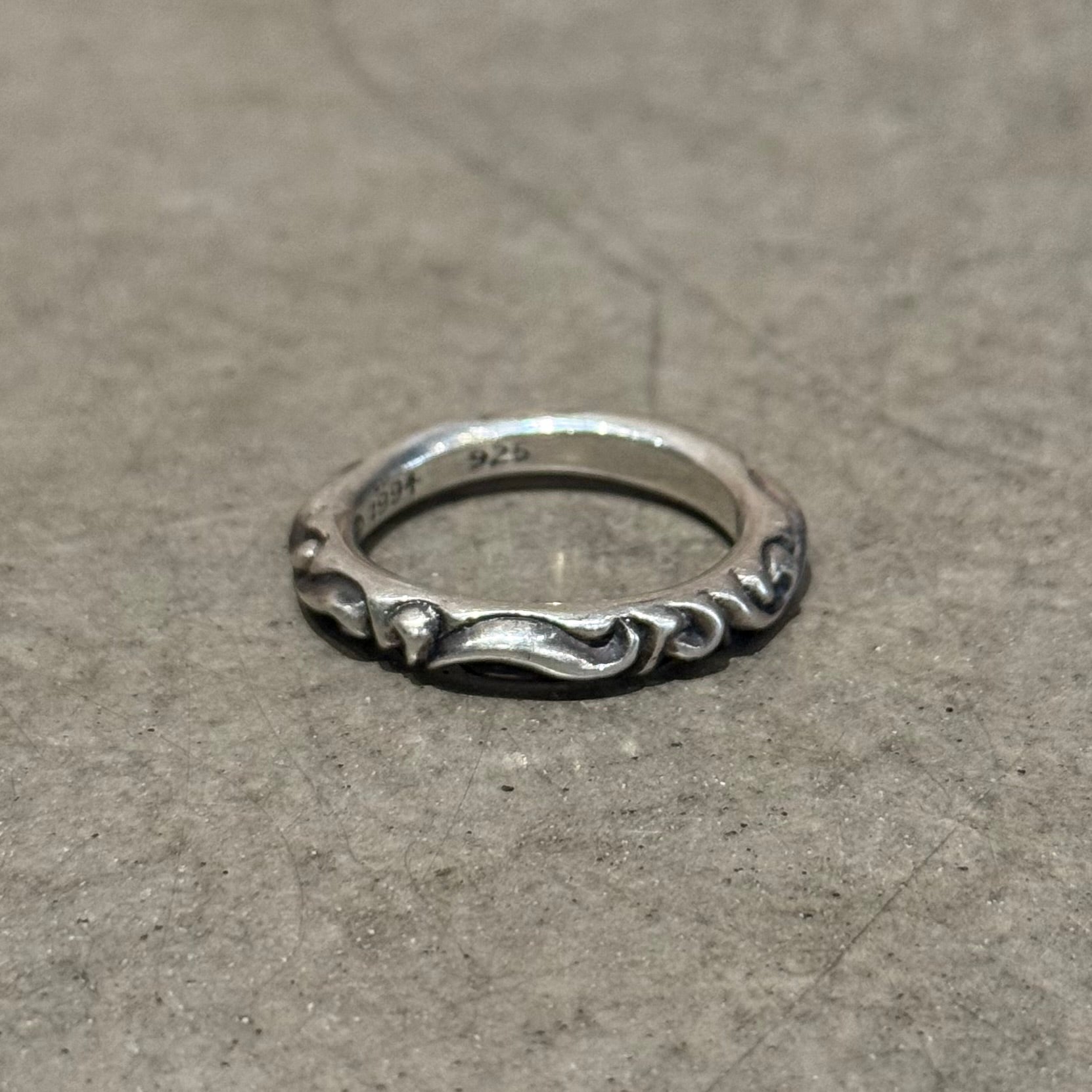 CHROME HEARTS SCROLL BAND RING ‘SILVER’