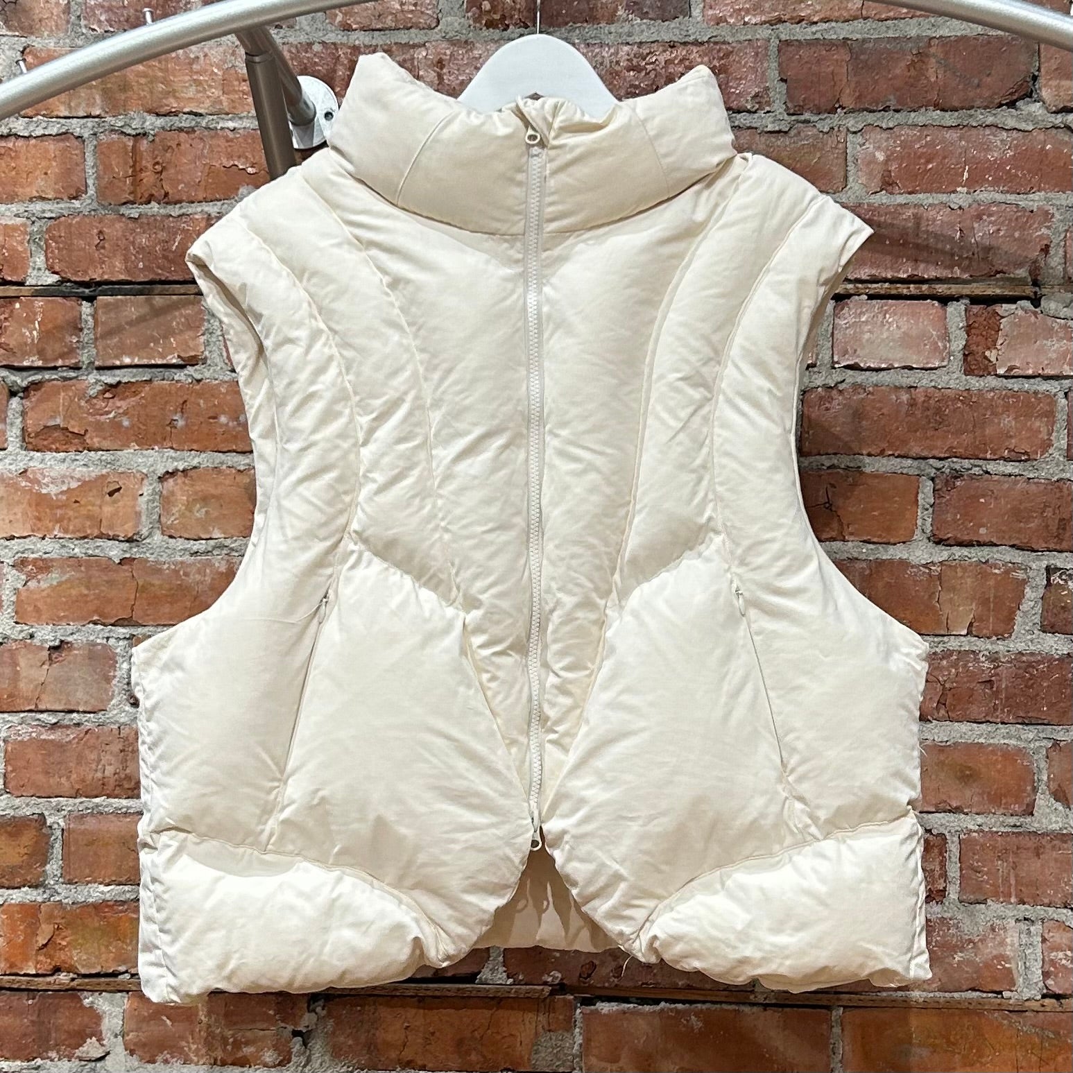 HYEIN SEO REVERSIBLE PADDED PUFFER VEST ‘CREAM’