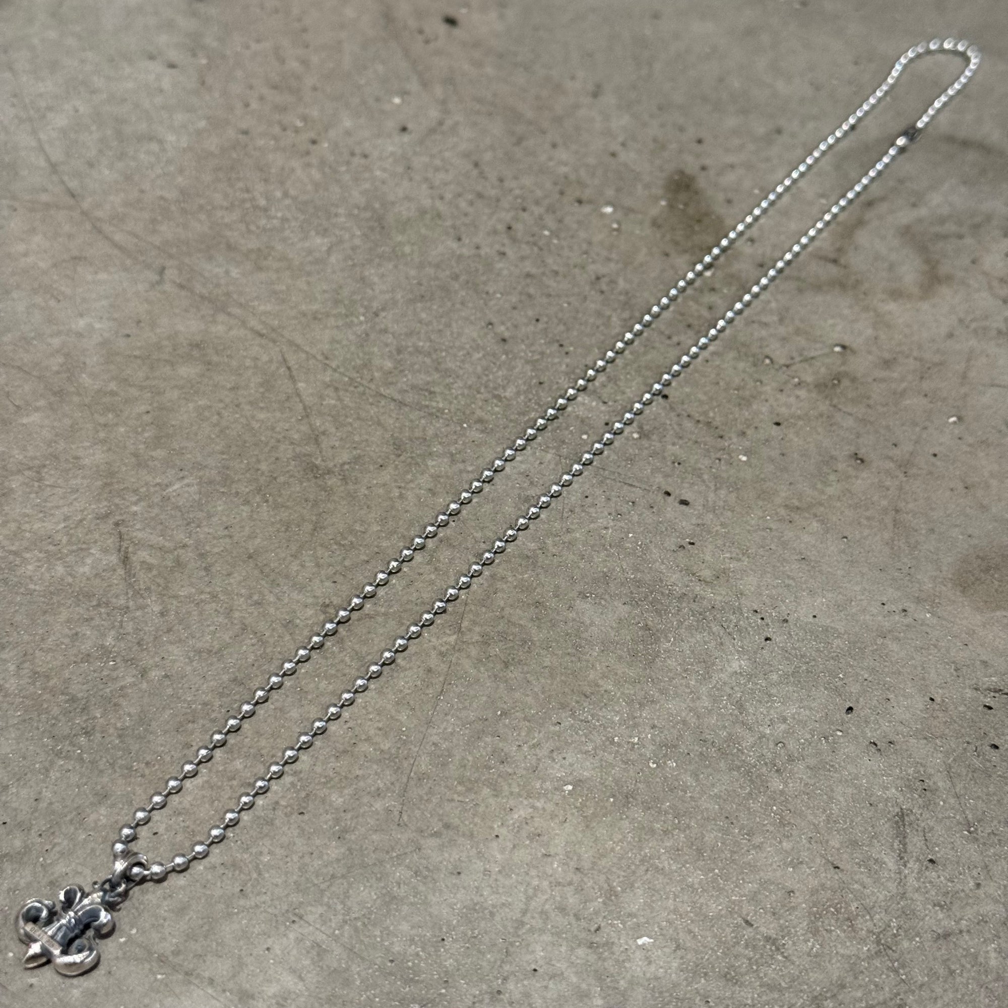 DEAL DESIGN LILY TOP FLEUR SML NECKLACE ‘SILVER’