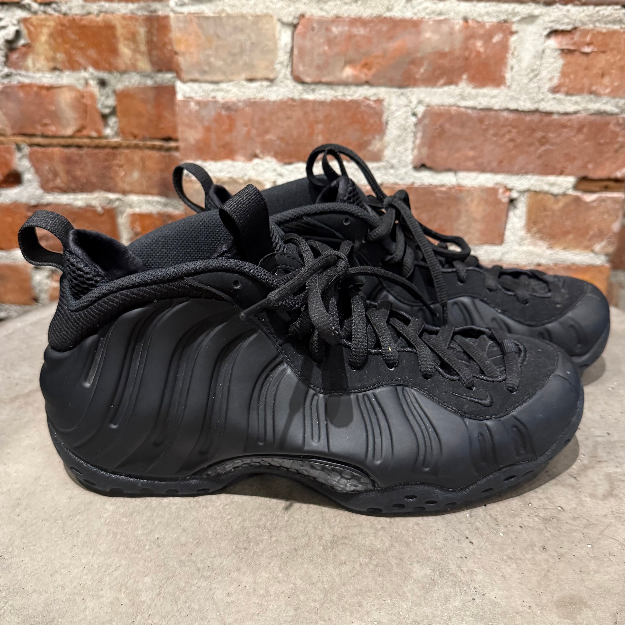 NIKE FOAMPOSITE ONE TRIPLE BLACK ‘BLACK’