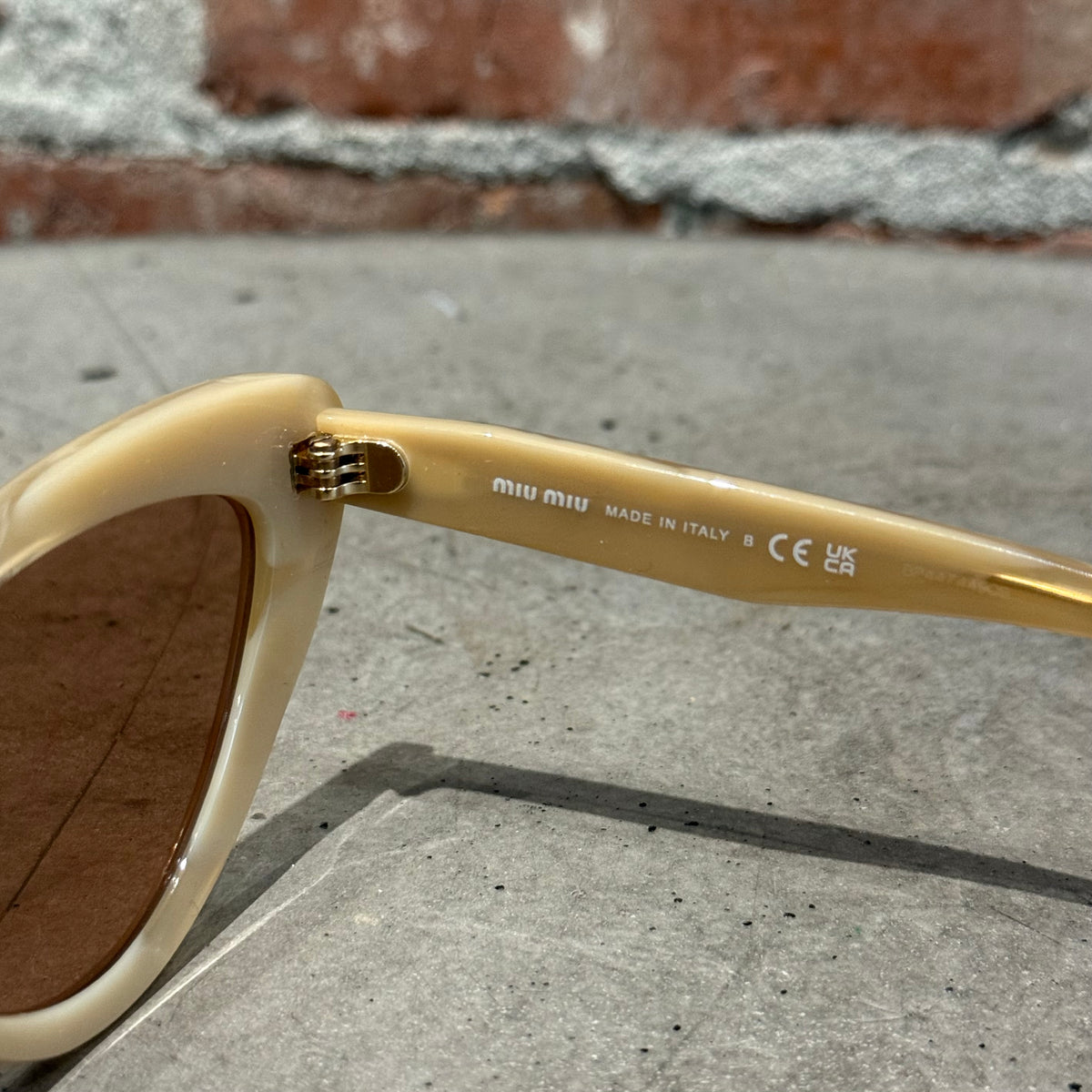 MIU MIU CAT EYE SUNGLASSES 