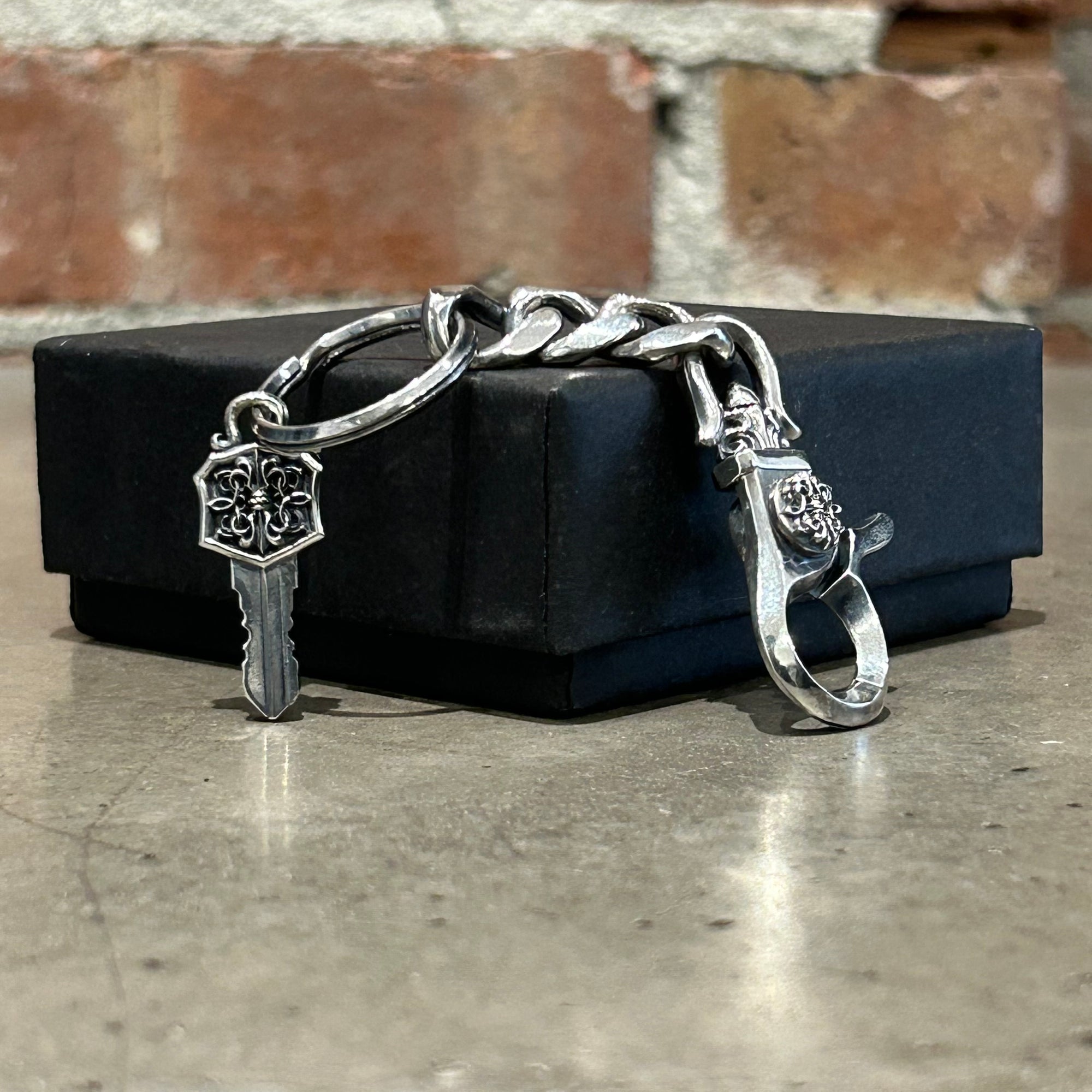DEAL DESIGN KG CLIP FLEURKEY KEYCHAIN ‘SILVER’
