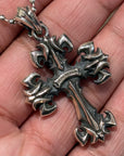 DEAL DESIGN GL CROSS MED NECKLACE ‘SILVER’
