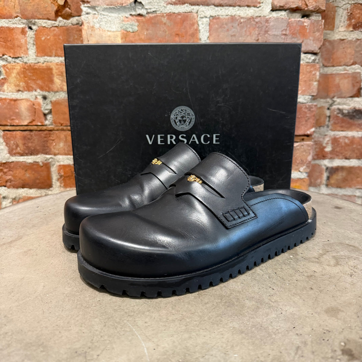 VERSACE LEATHER CLOG MULES ‘BLACK’