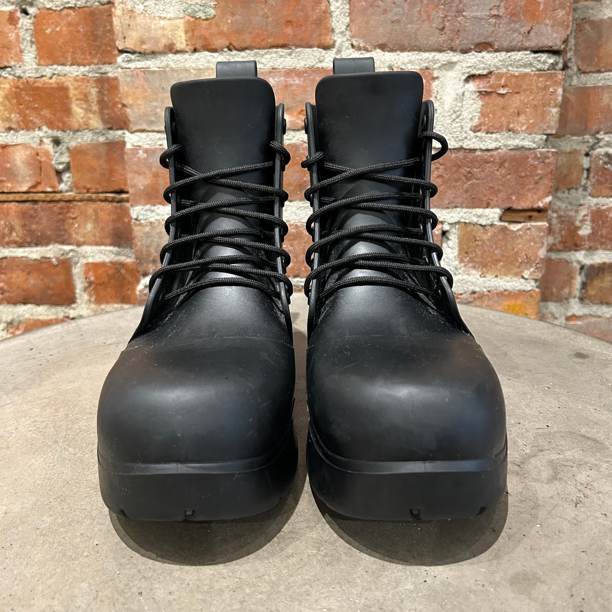 BOTTEGA VENETA LACED PUDDLE BOOTS ‘BLACK’