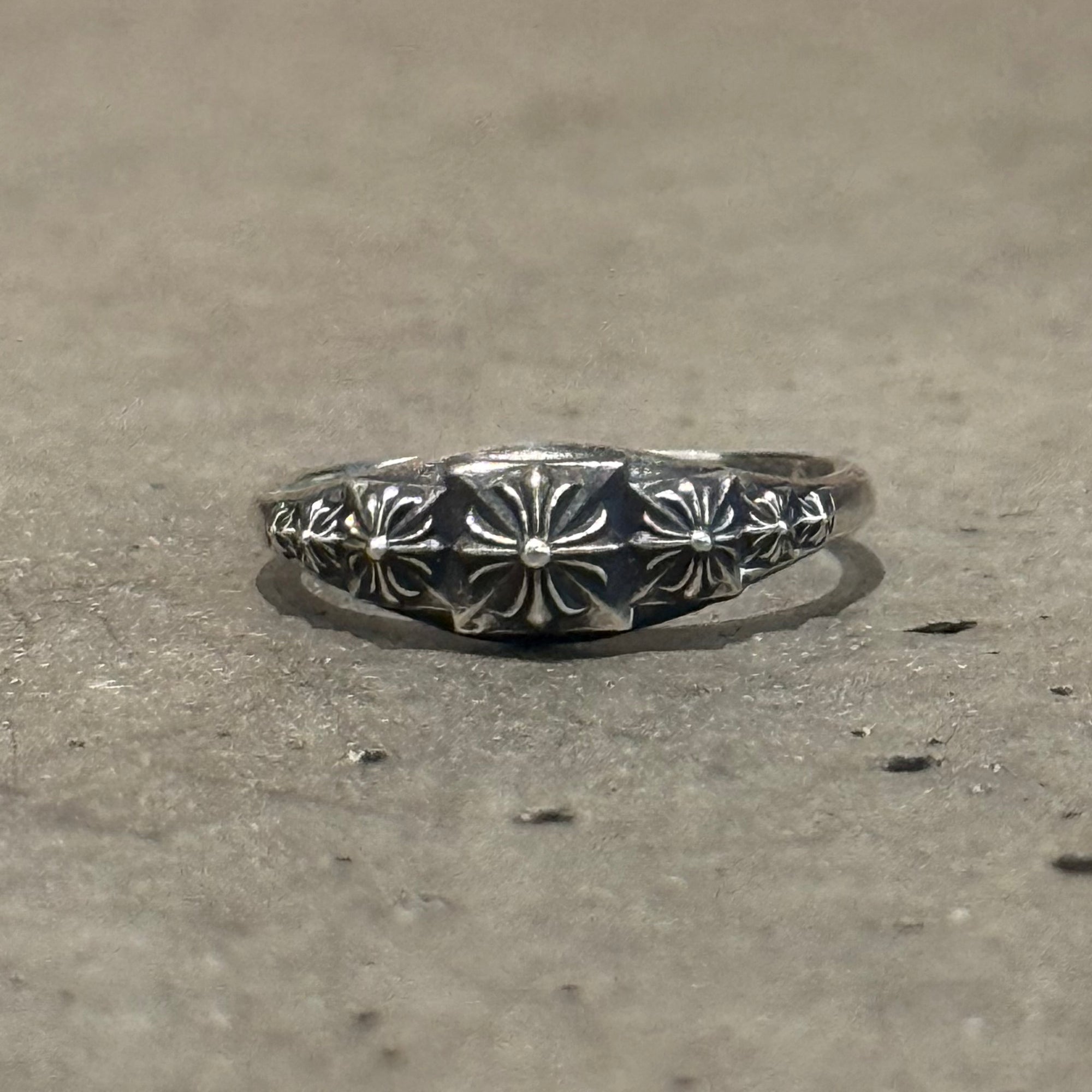 CHROME HEARTS PYRAMID PLUS BUBBLEGUM RING ‘SILVER’