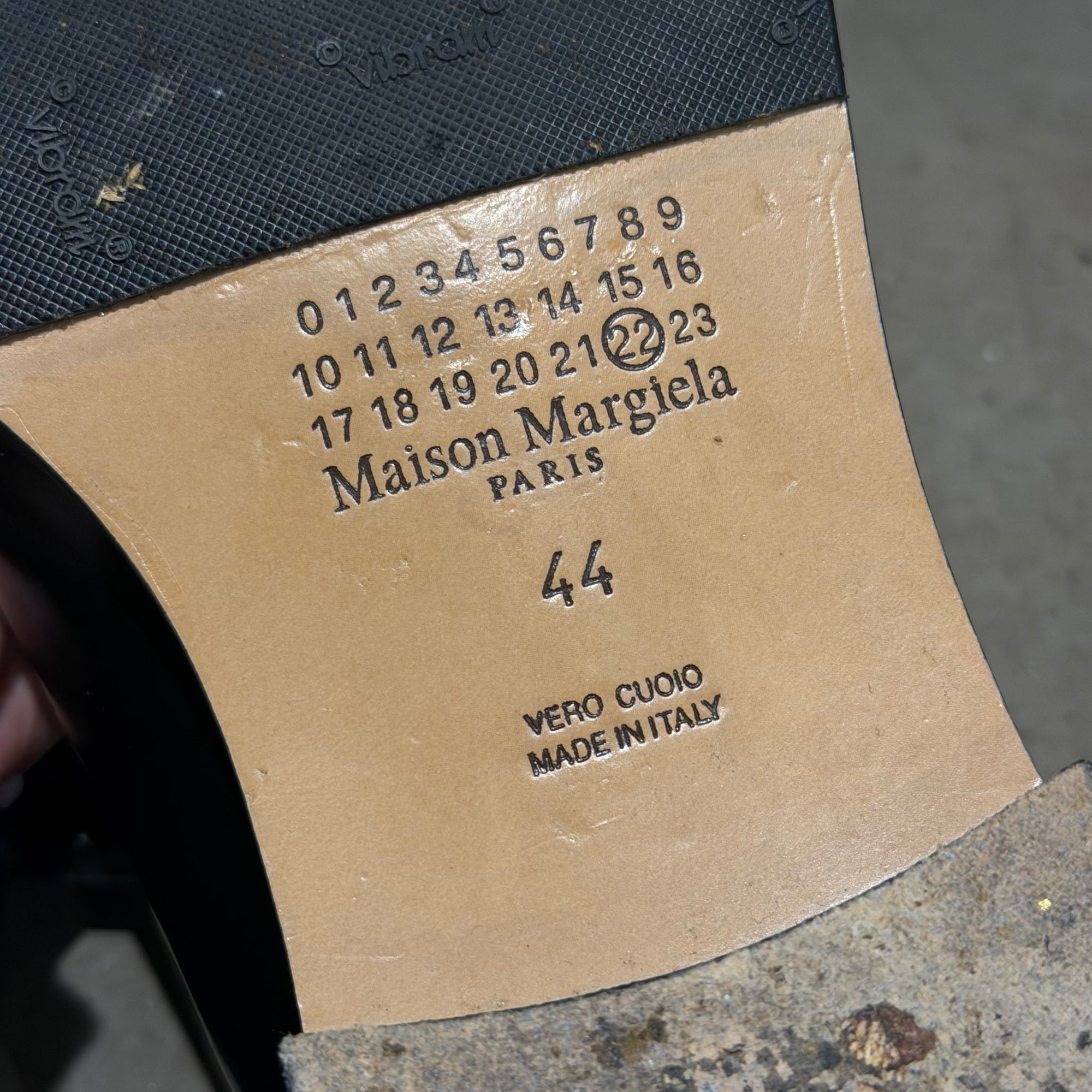 MAISON MARGIEALA MARY JANE LEATHER TABIS ‘BLACK’