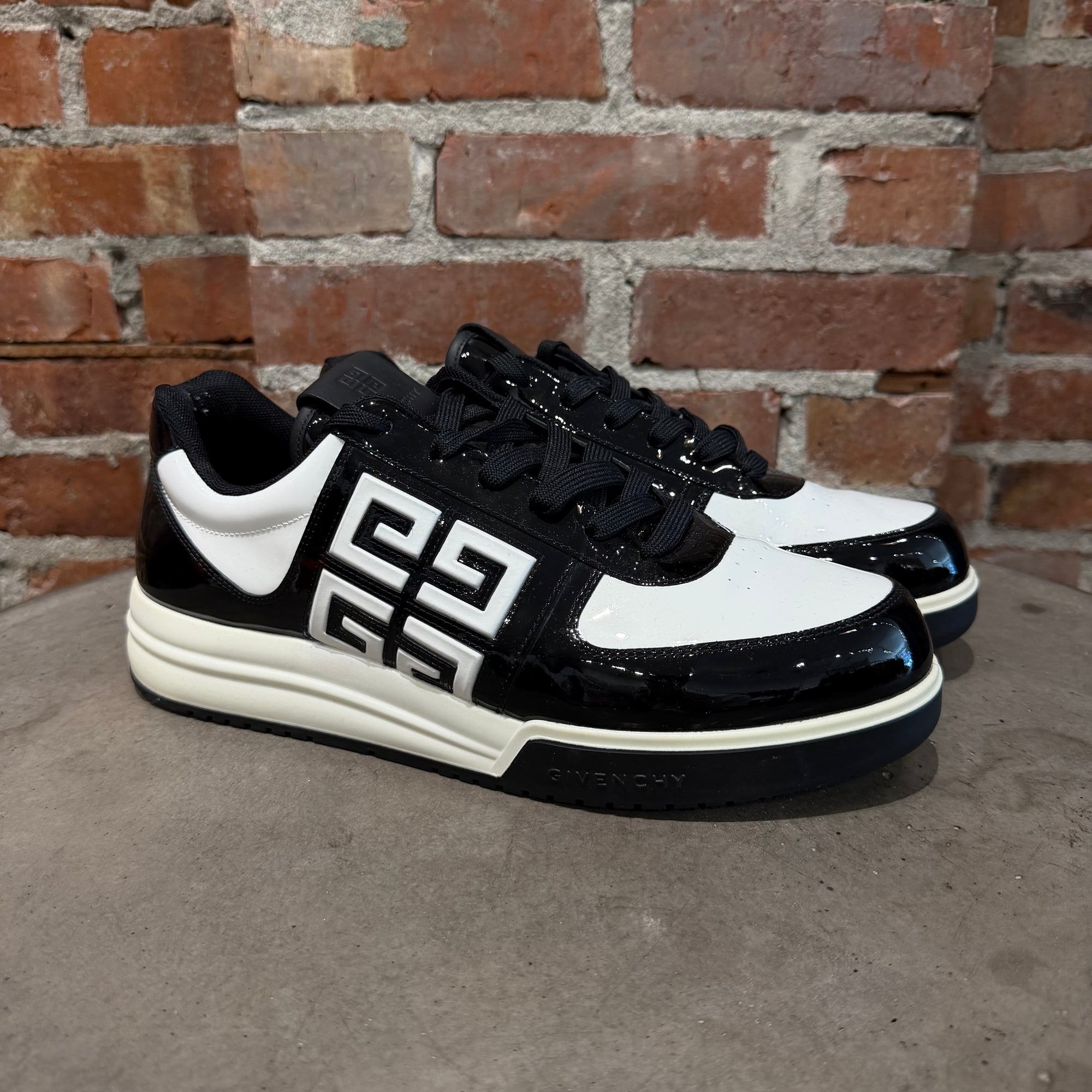 GIVENCHY G4 LOW PATENT LEATHER SNEAKERS ‘BLACK’