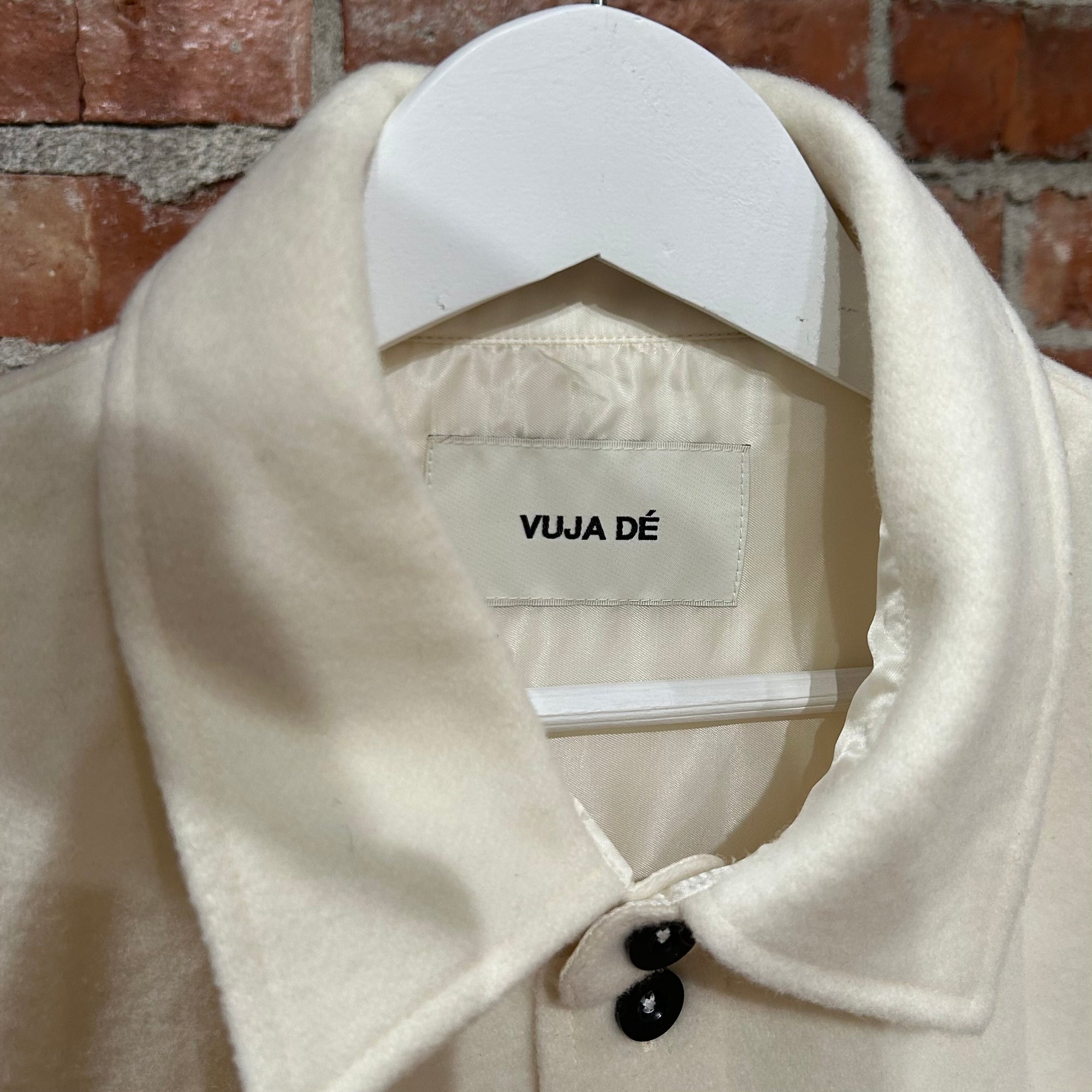 VUJA DE 005 MODERATO WOOL OVERSHIRT ‘WHITE’
