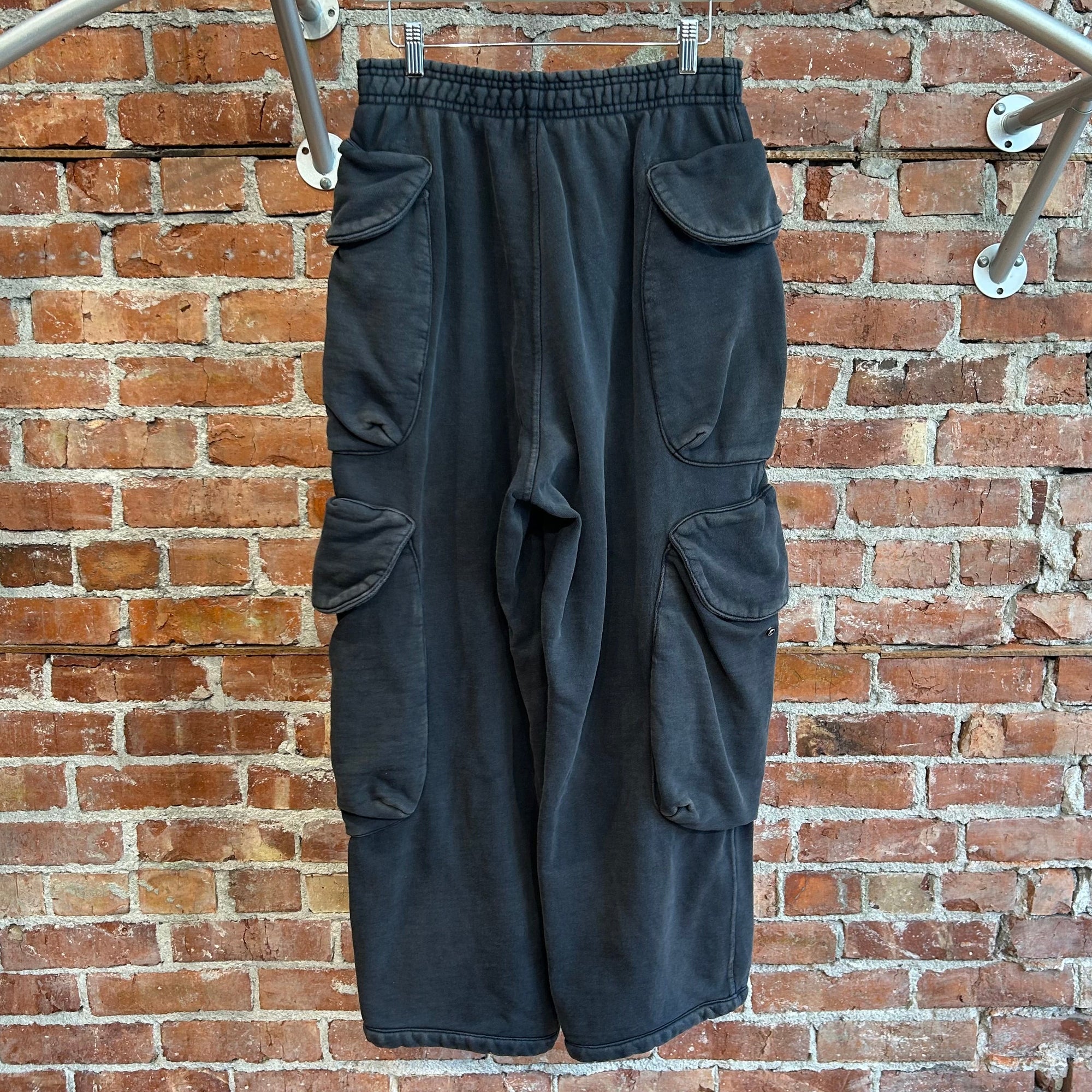 ENTIRE STUDIOS NINJA UTILITY CARGO SWEATS ‘COAL’